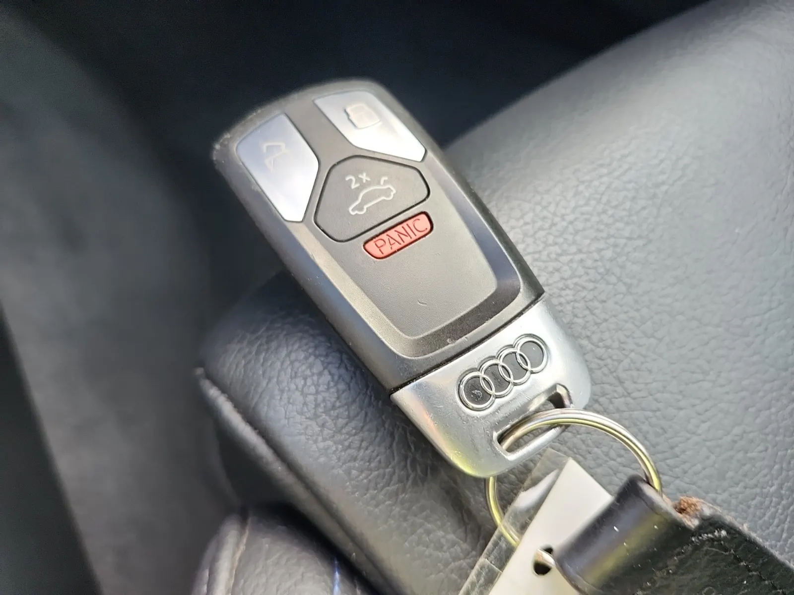 Keys/Fobs/Manual Photo