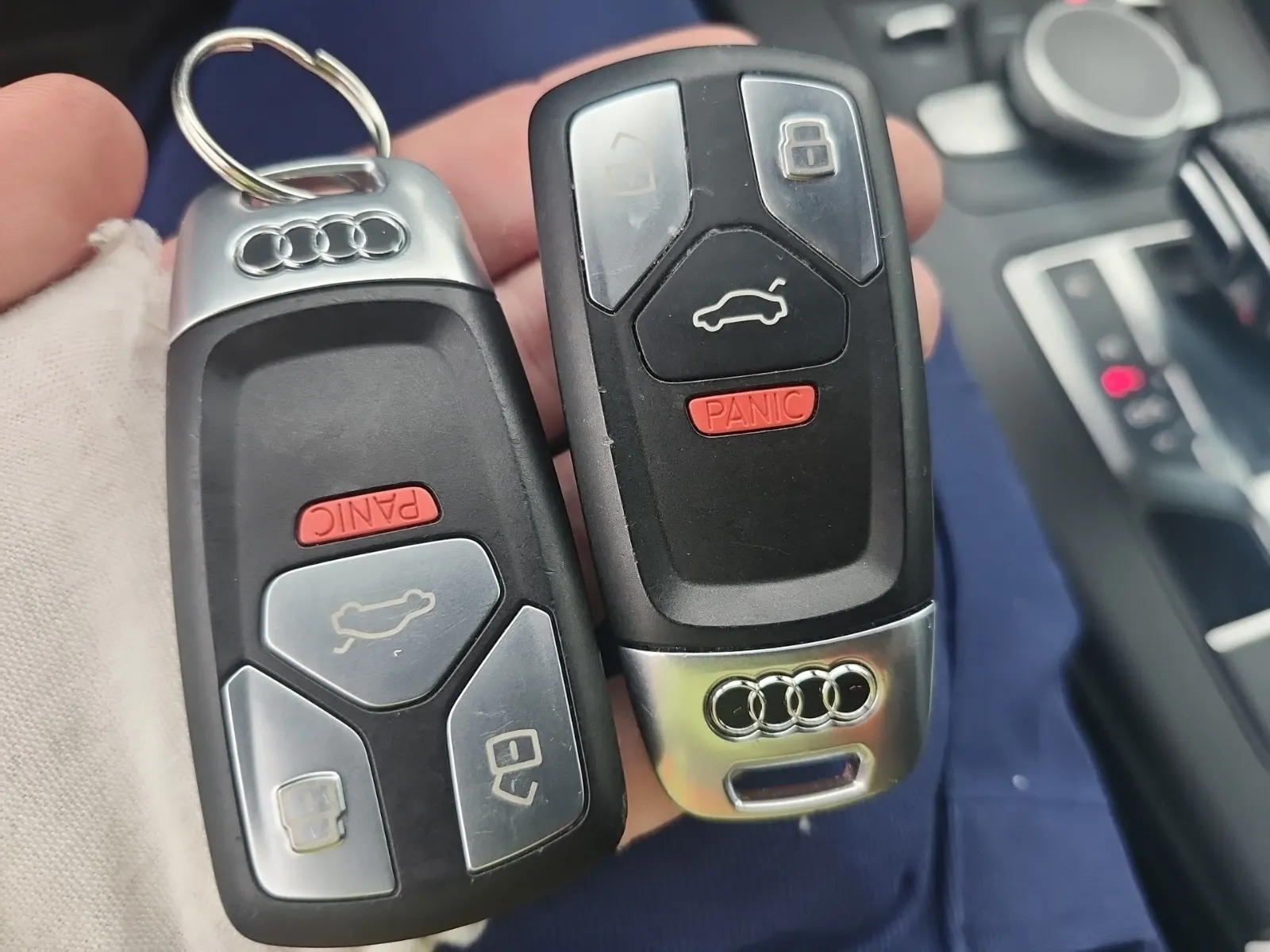 Keys/Fobs/Manual Photo