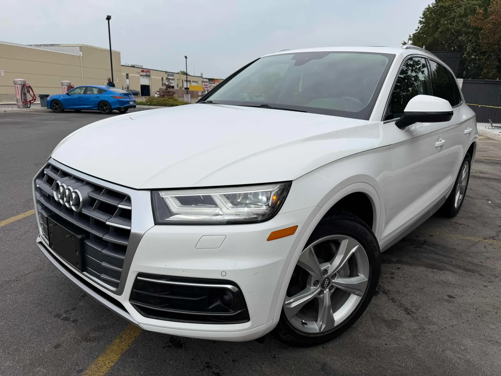 3/4 Front (Main image)