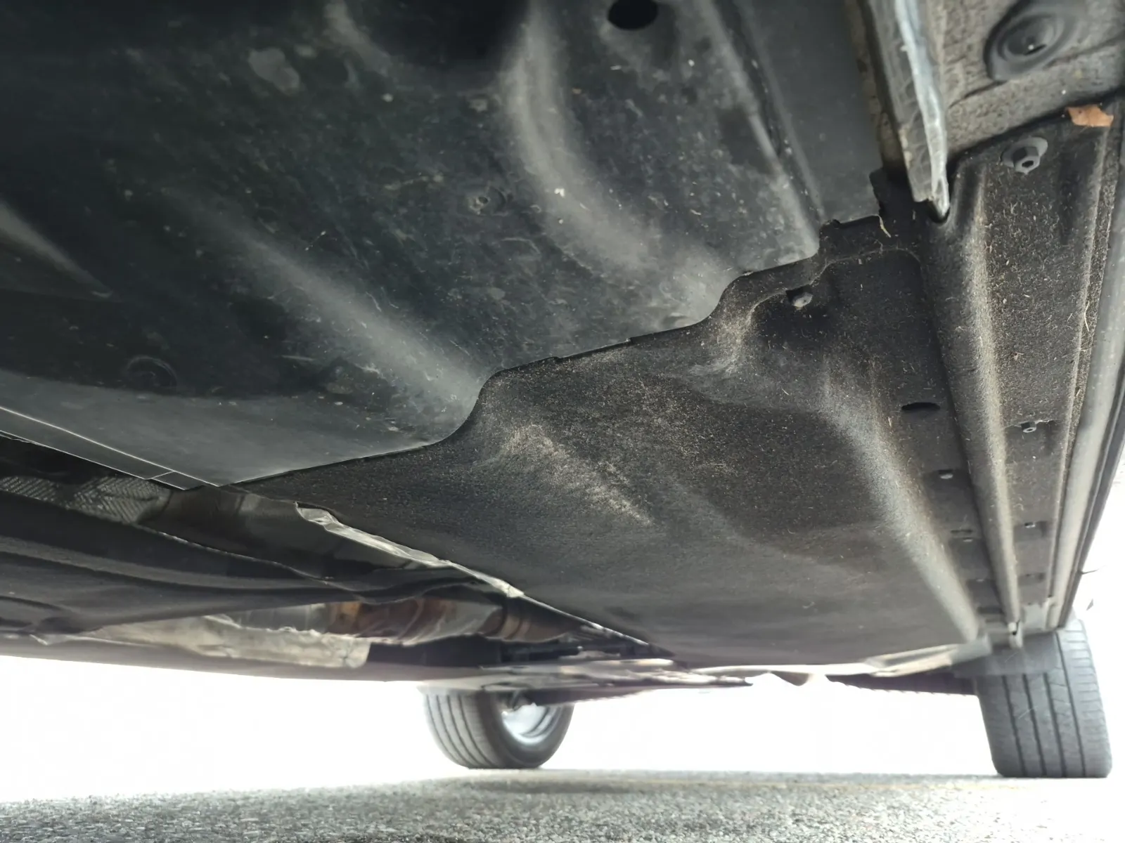 Undercarriage - Driver Photo