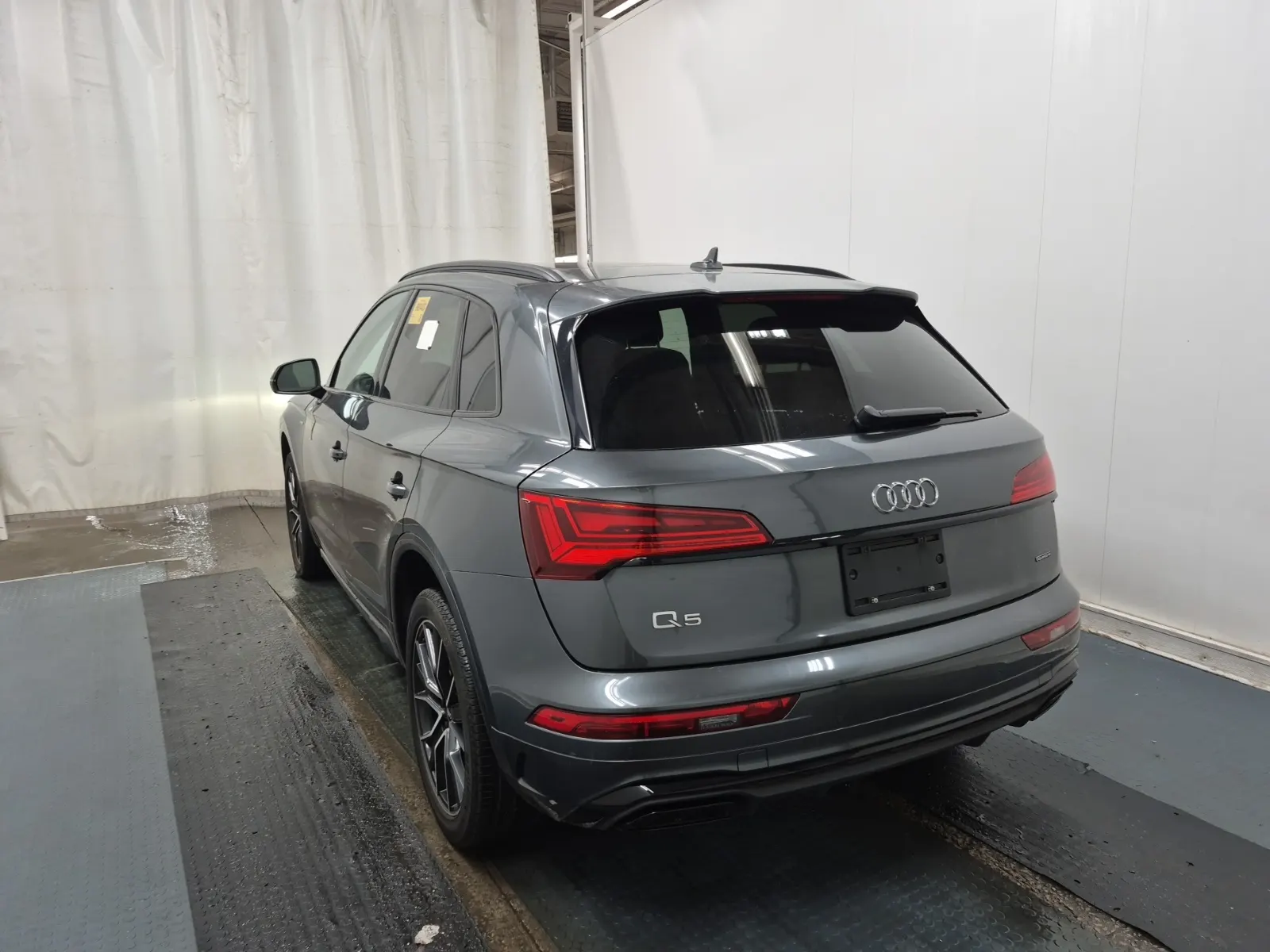 Driver Rear 3/4 Photo
