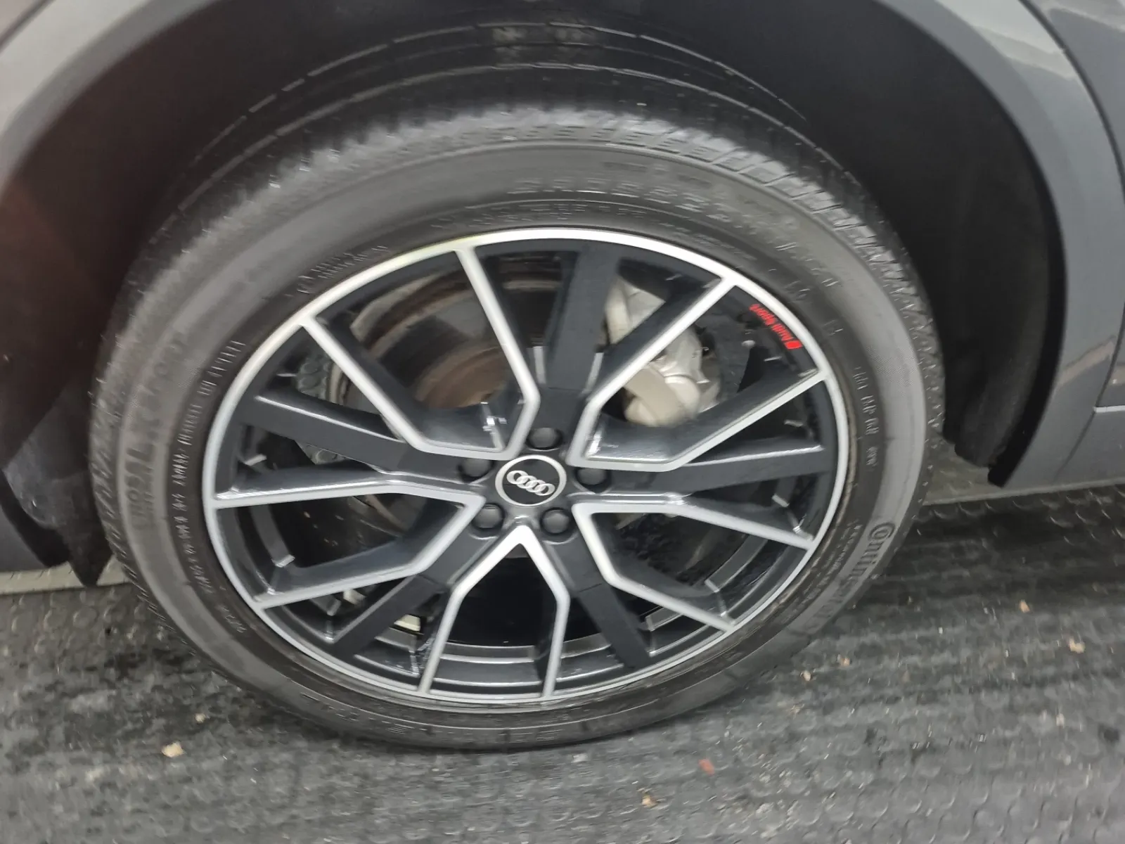 Front driver wheel/tire photo