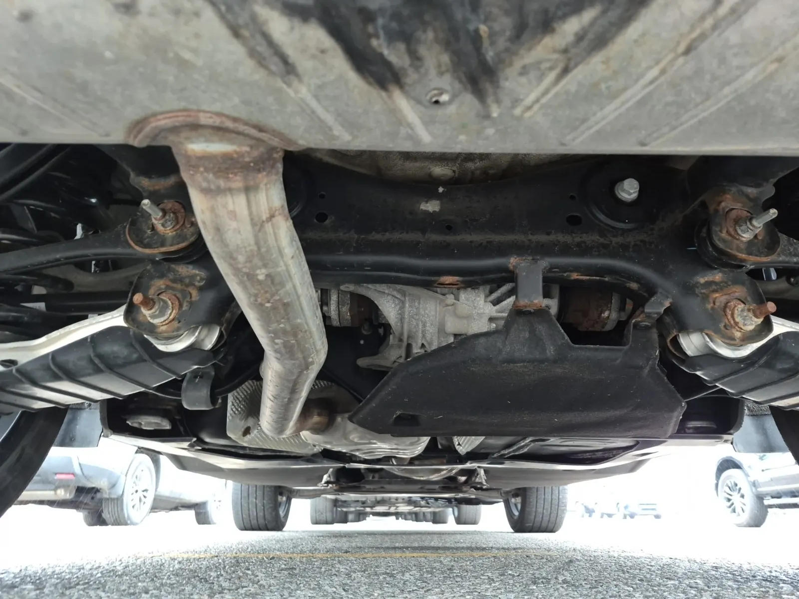 Undercarriage - Rear Photo