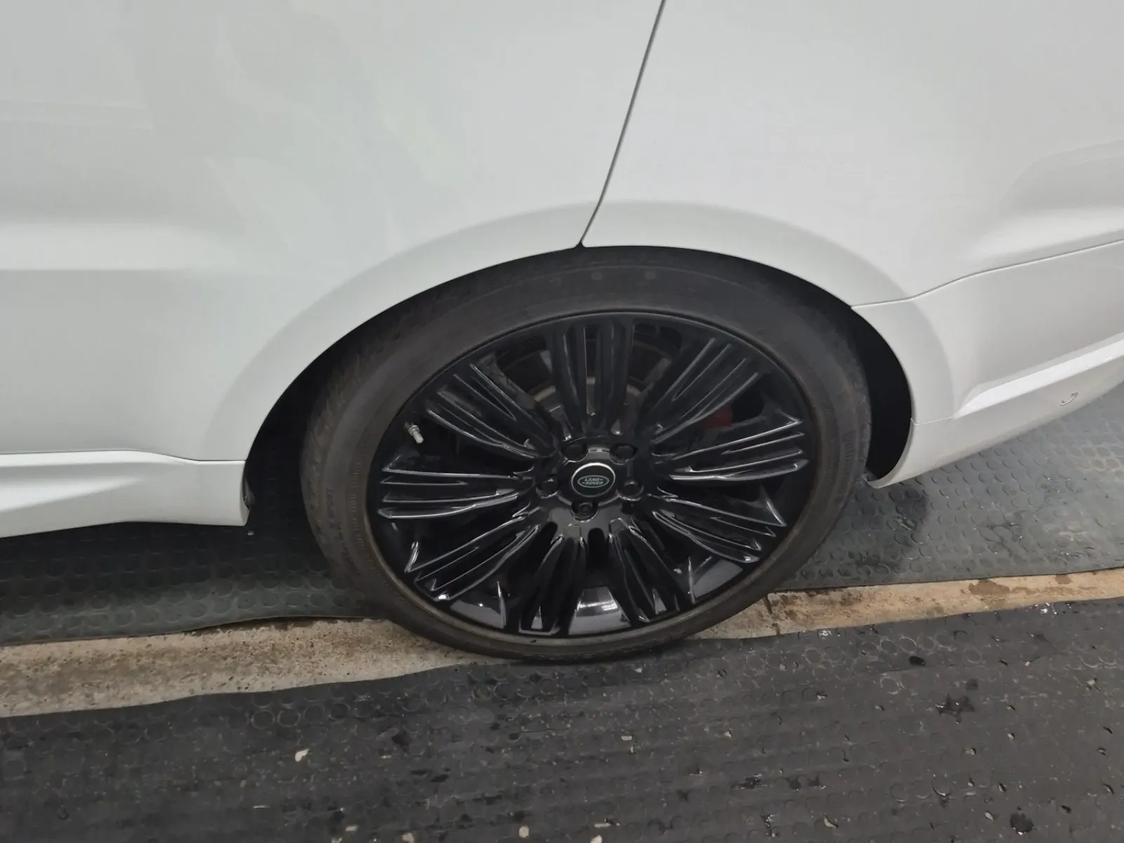 Left Rear Wheel/Tire Photo