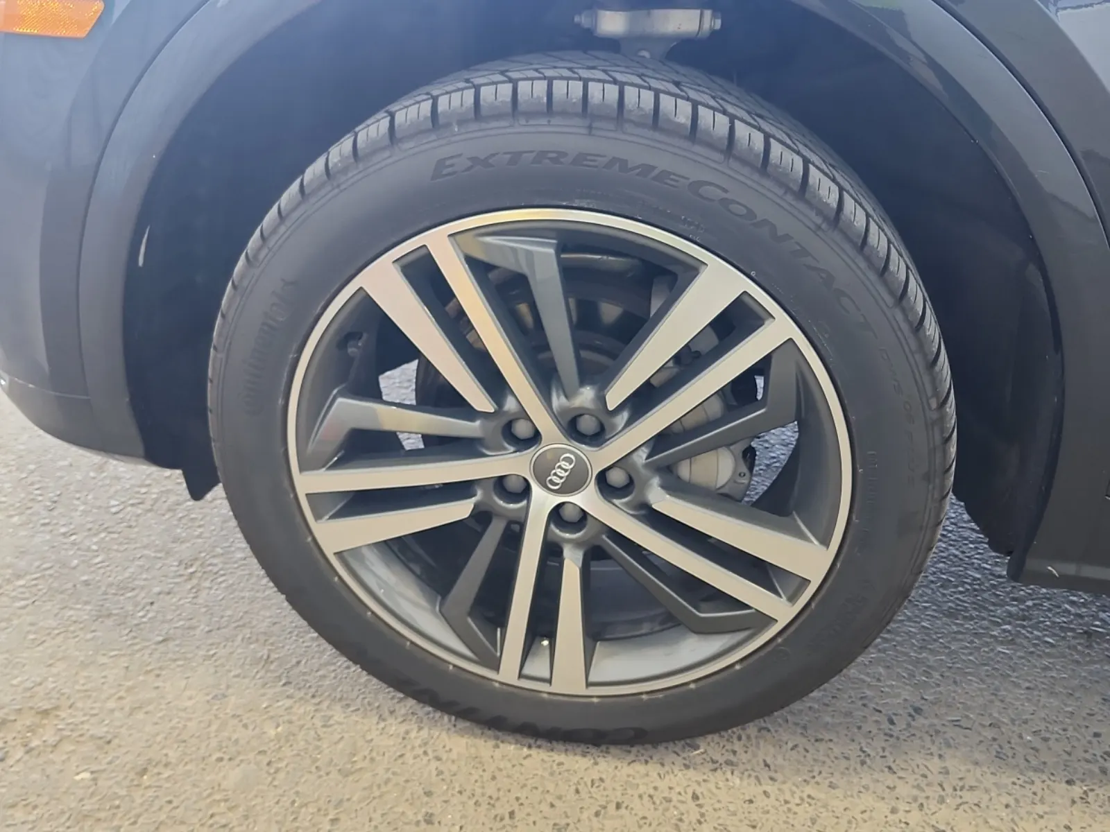 Front driver wheel/tire photo