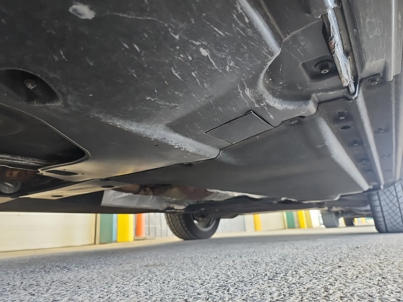 Undercarriage - Passenger Photo