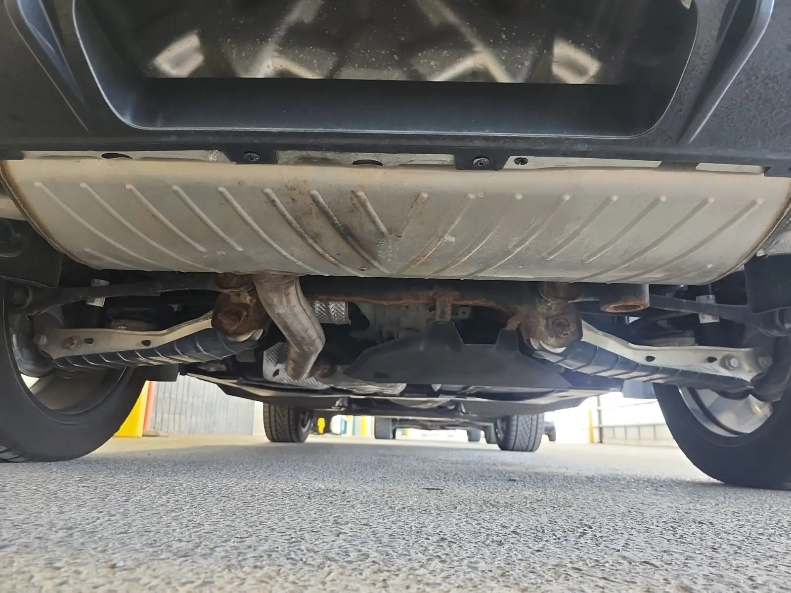 Undercarriage - Rear Photo