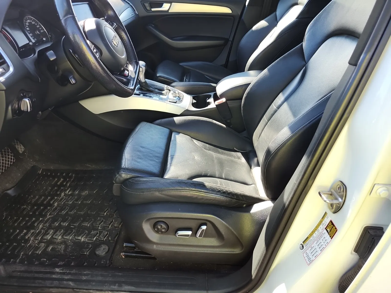Front Interior Photo
