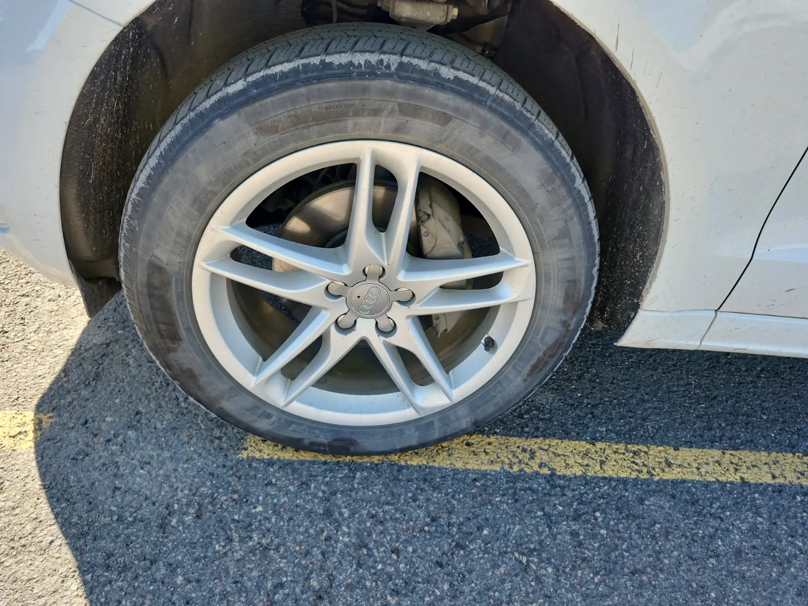 Front driver wheel/tire photo