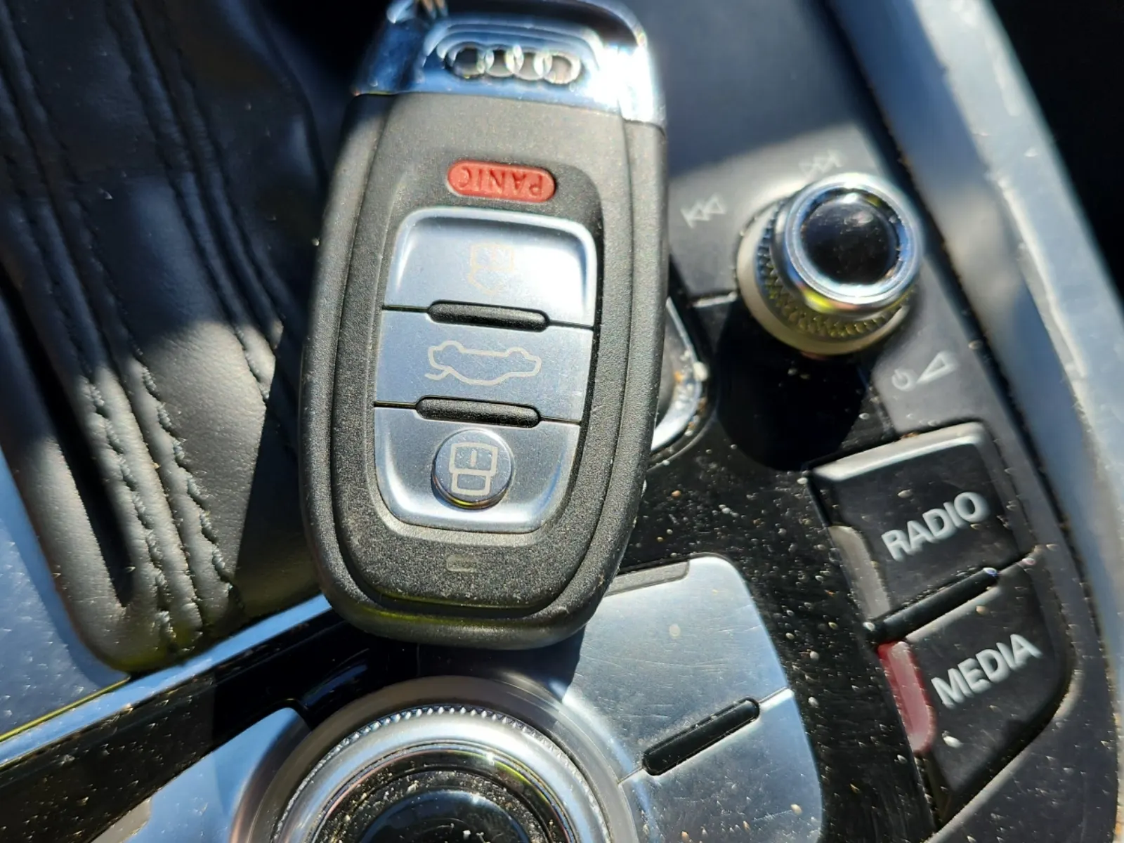 Keys/Fobs/Manual Photo