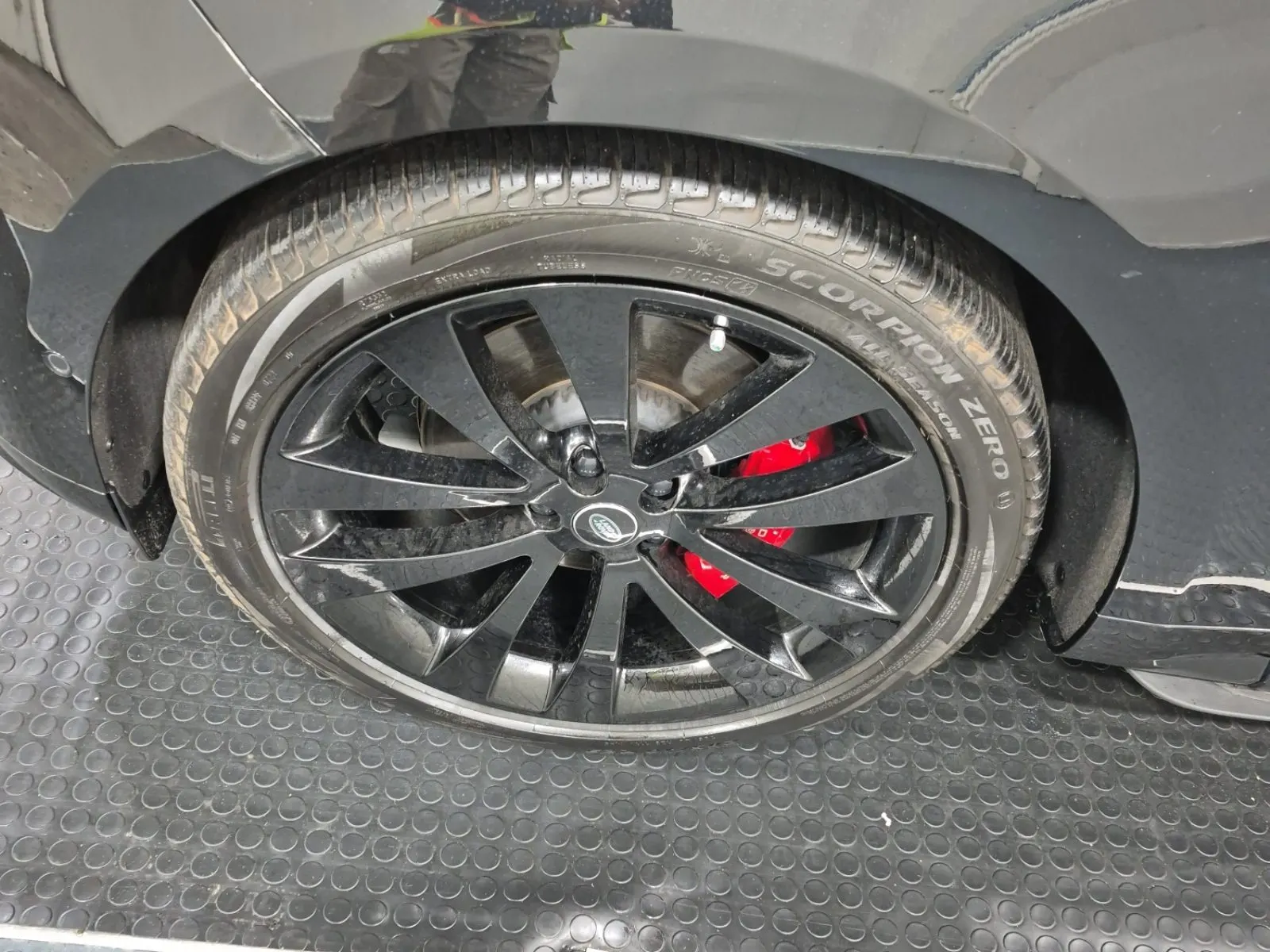 Front driver wheel/tire photo