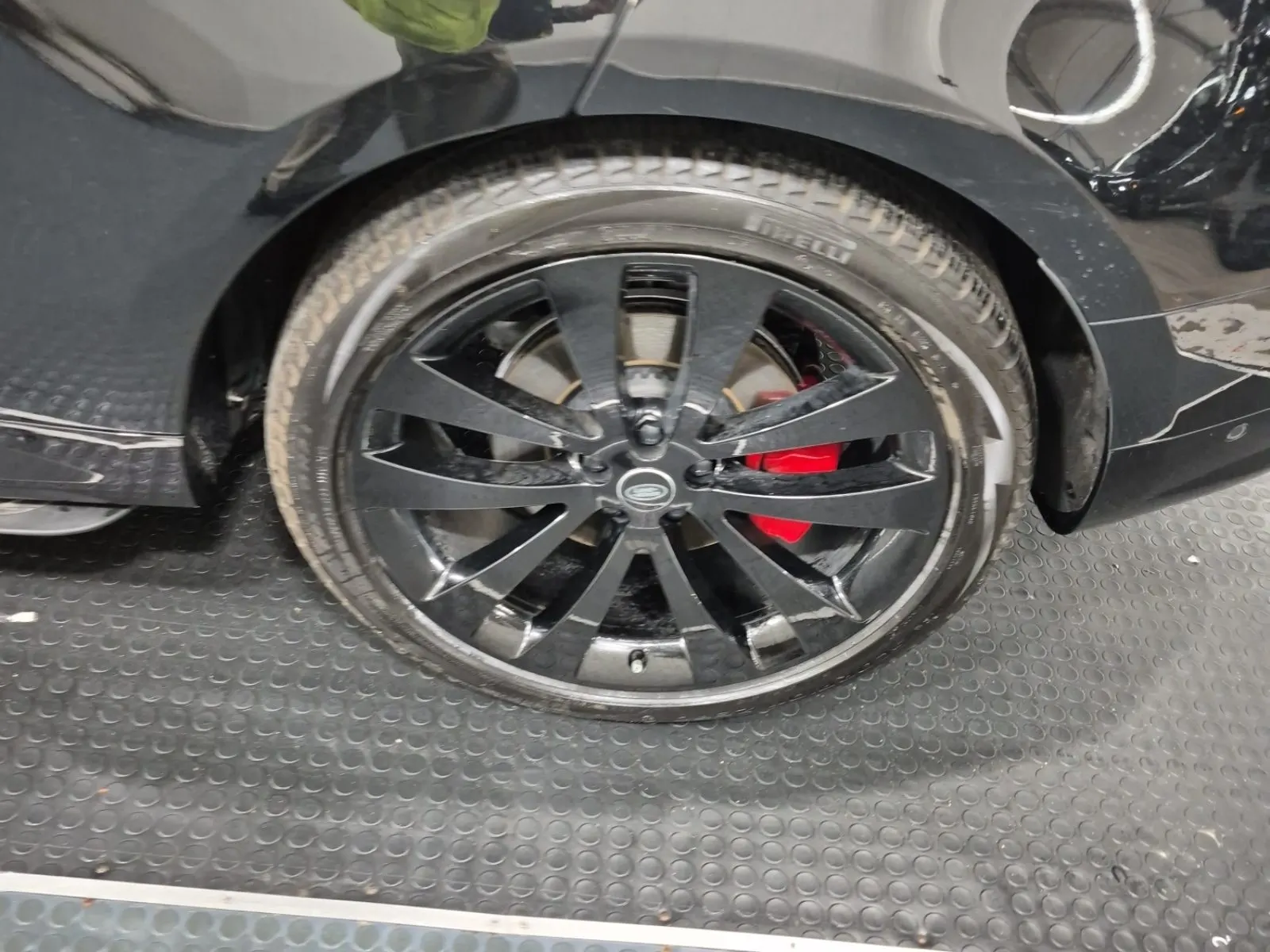 Left Rear Wheel/Tire Photo