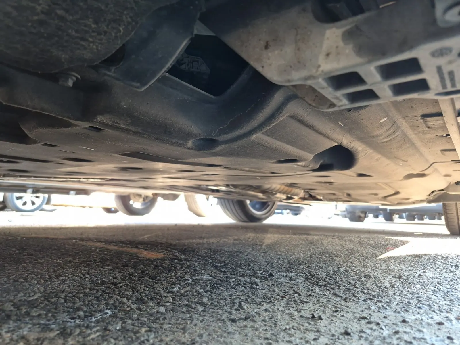 Undercarriage - Driver Photo