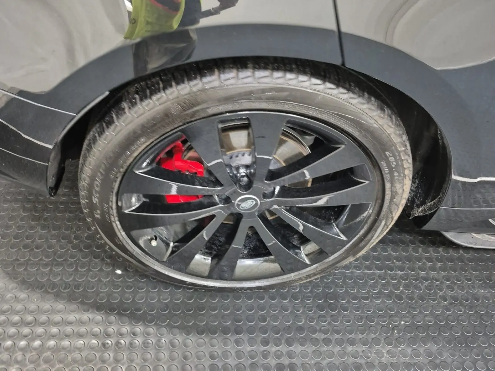 Right Rear Wheel/Tire Photo