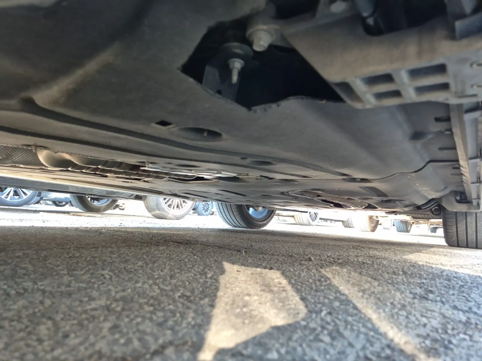 Undercarriage - Passenger Photo