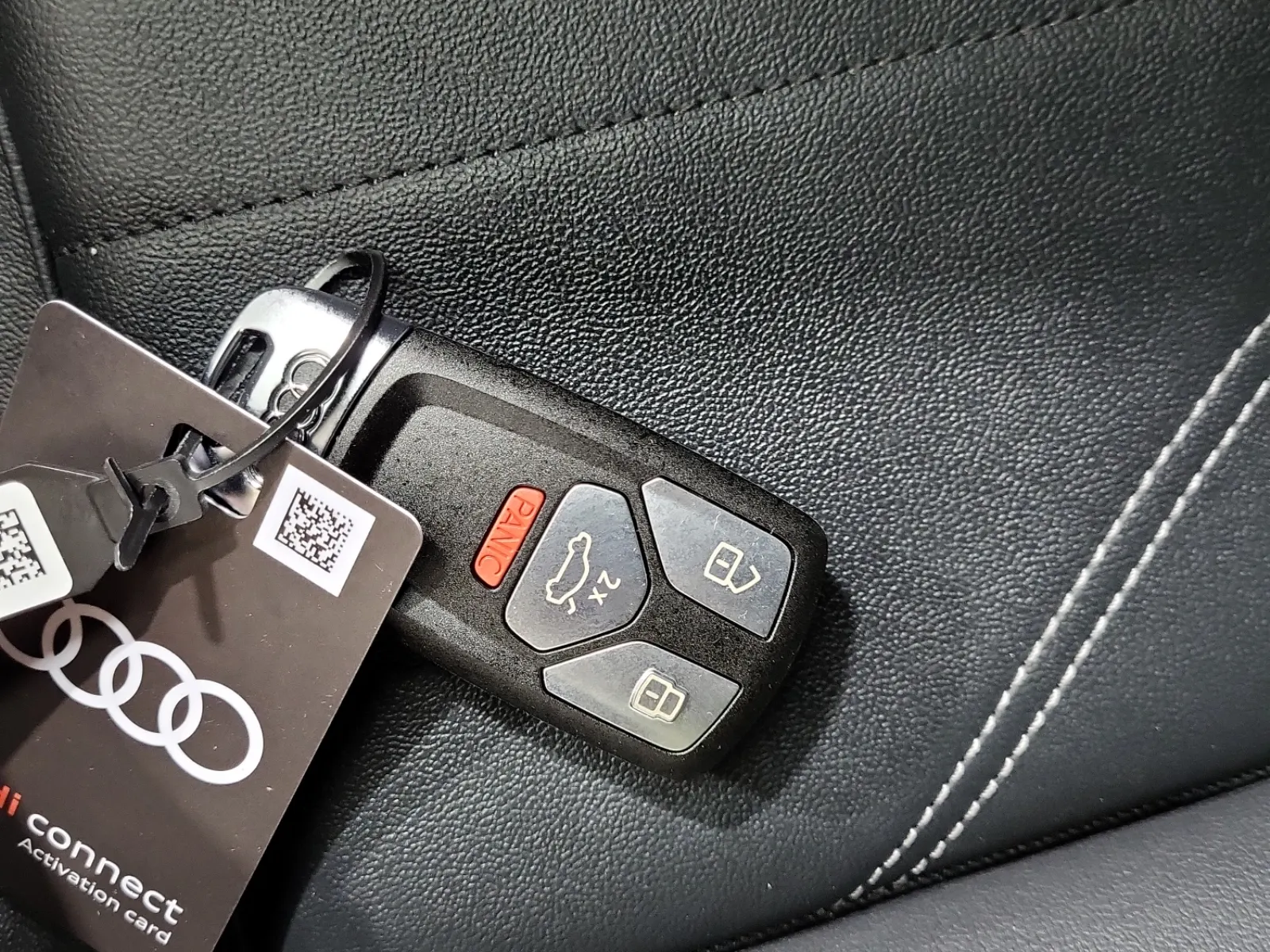 Keys/Fobs/Manual Photo