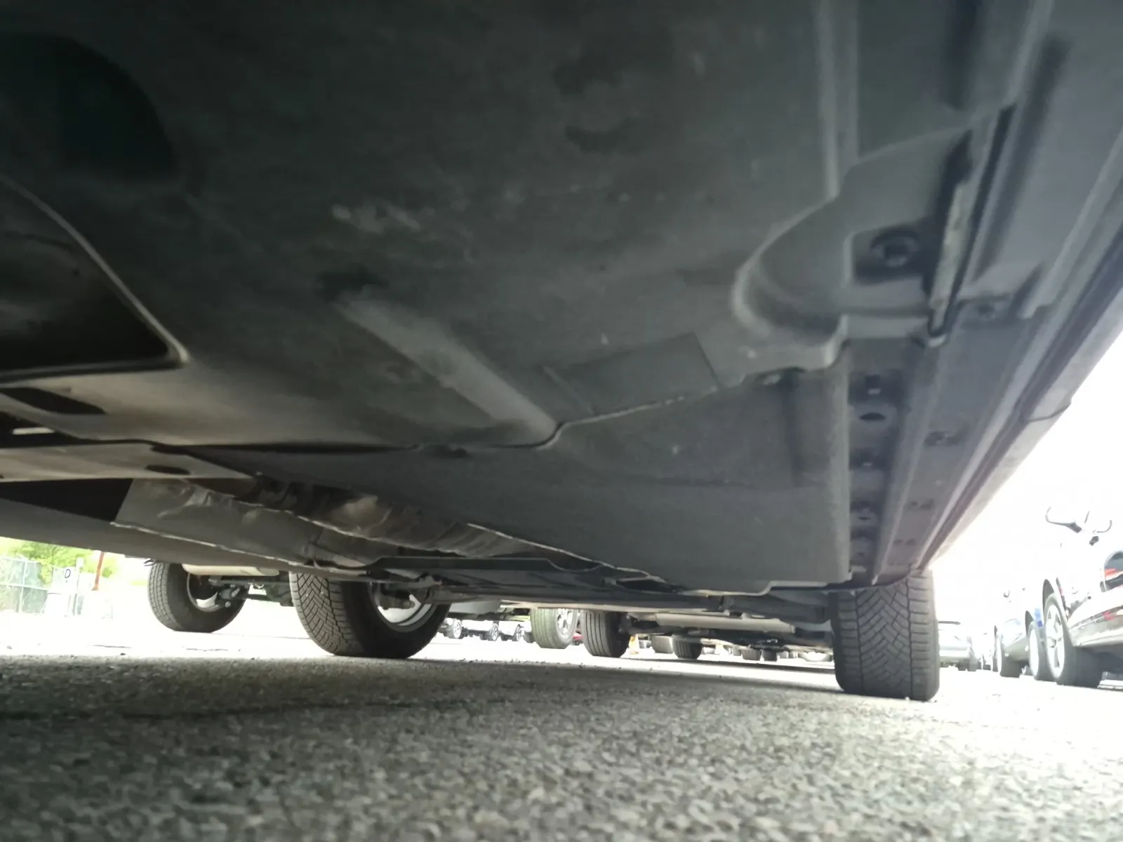 Undercarriage - Passenger Photo