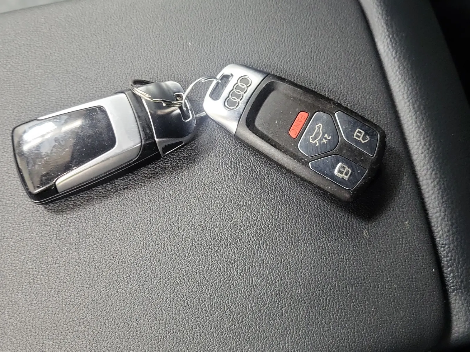 Keys/Fobs/Manual Photo