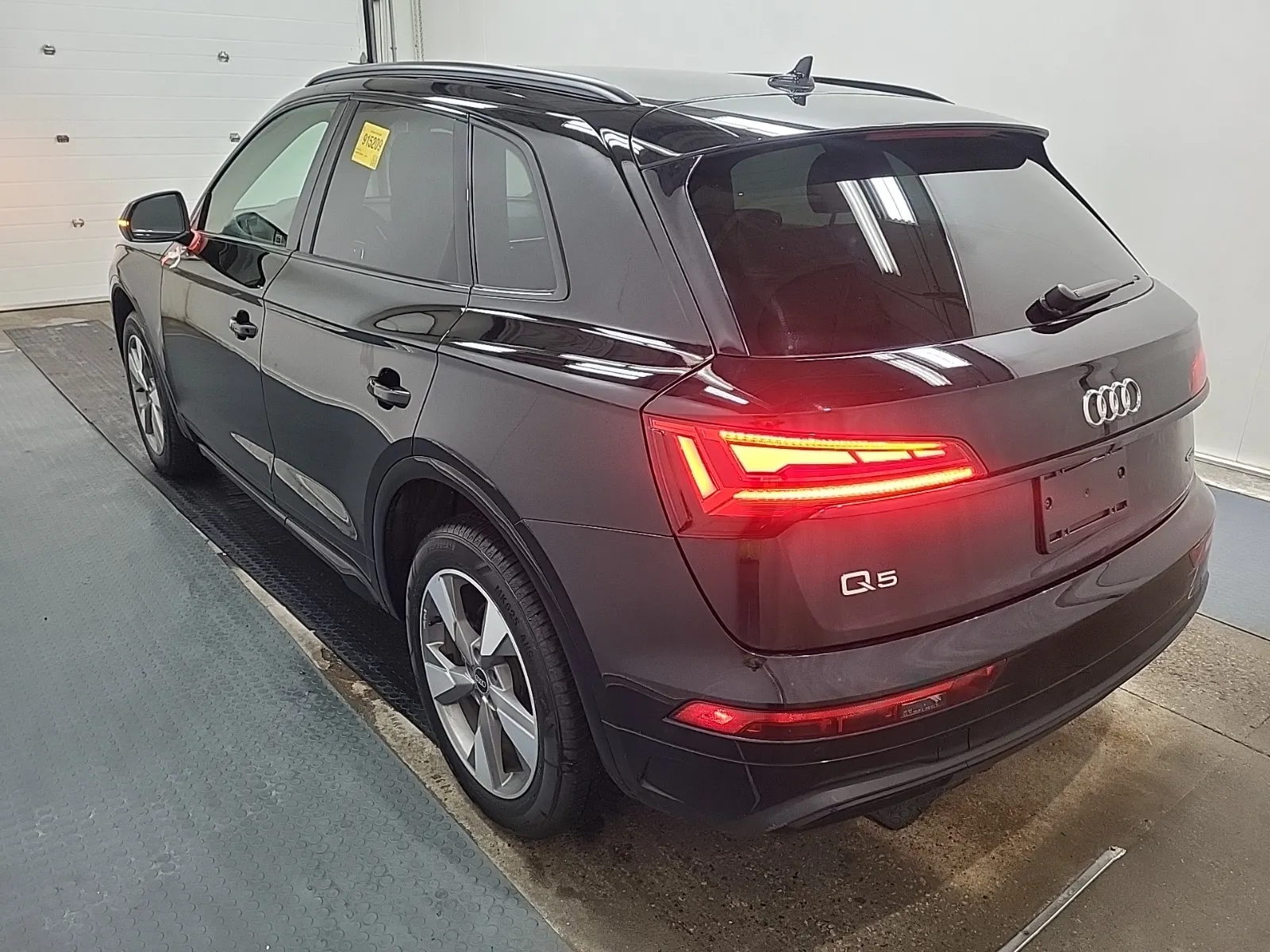 Driver Rear 3/4 Photo