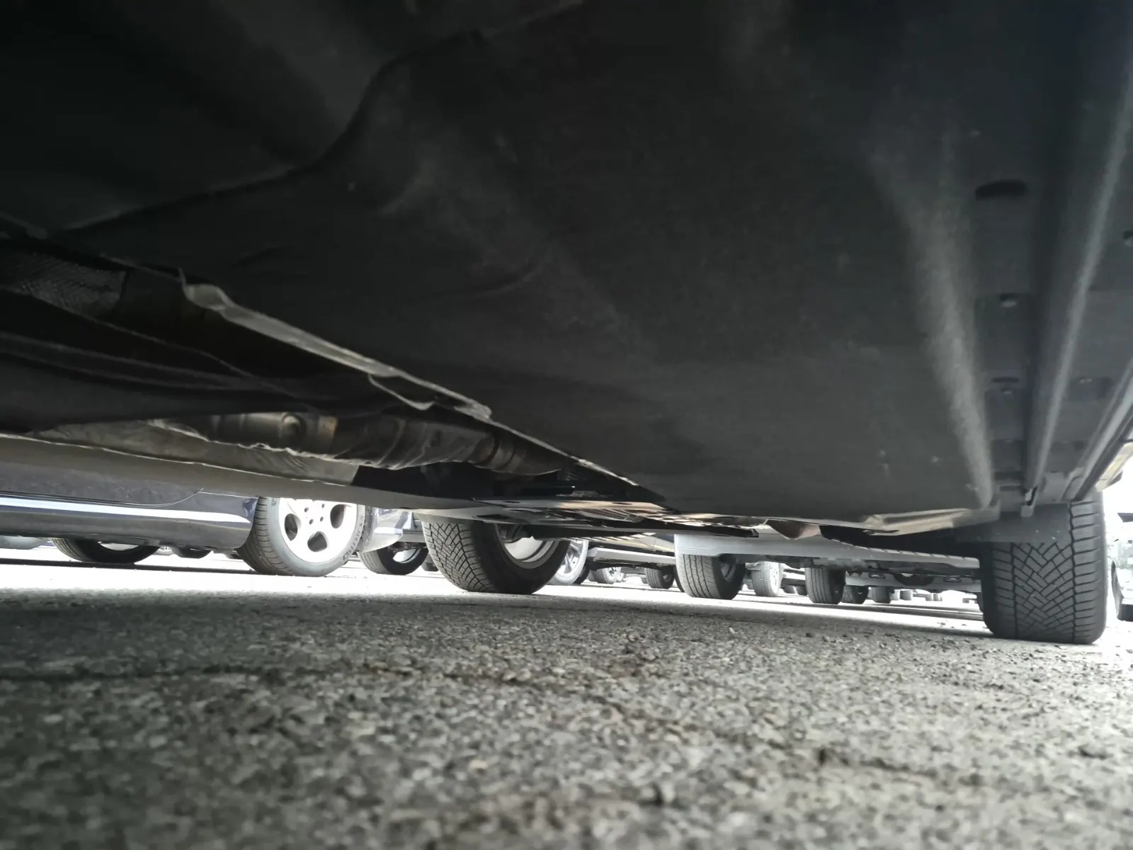 Undercarriage - Driver Photo