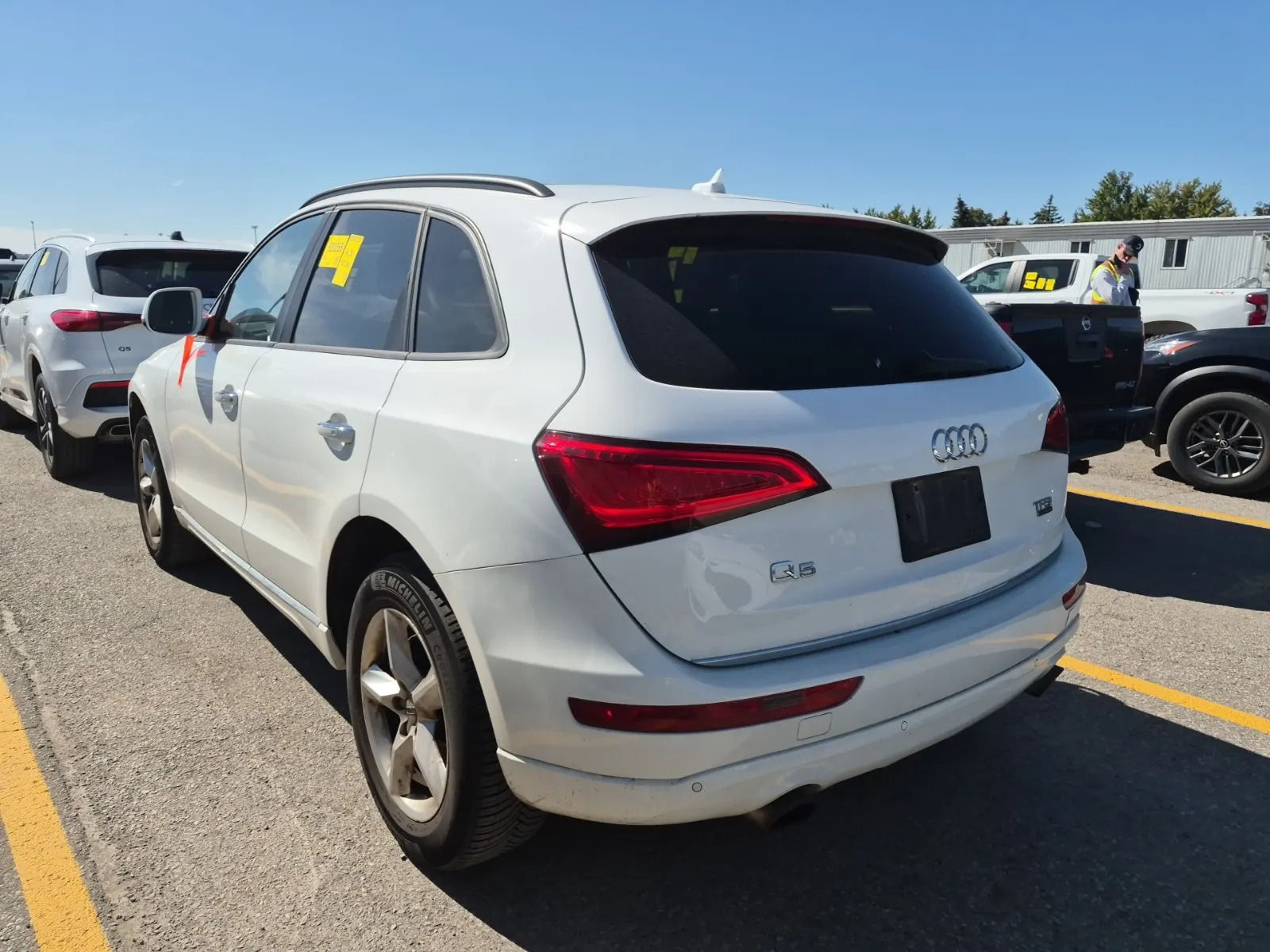 Driver Rear 3/4 Photo