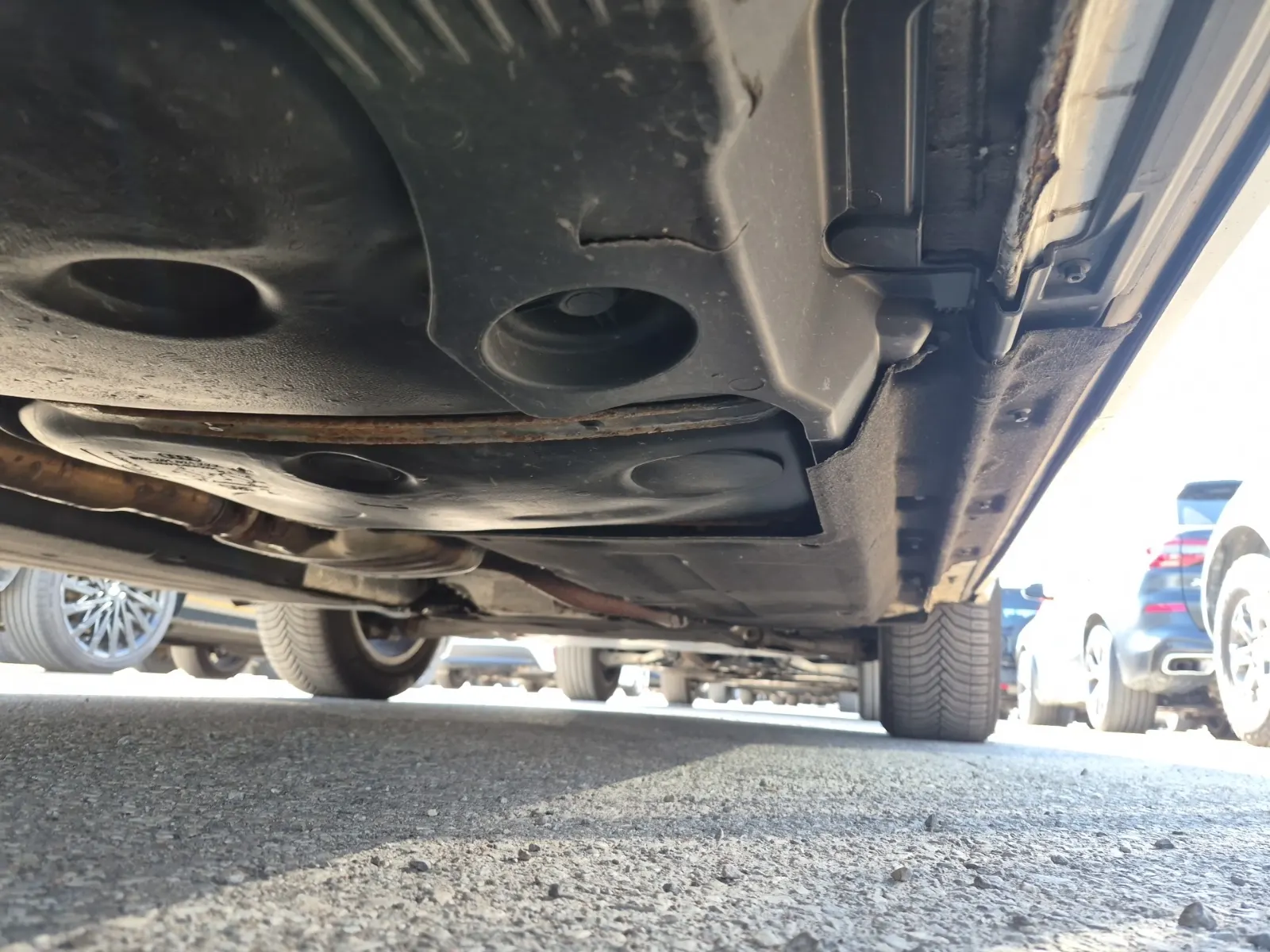 Undercarriage - Passenger Photo