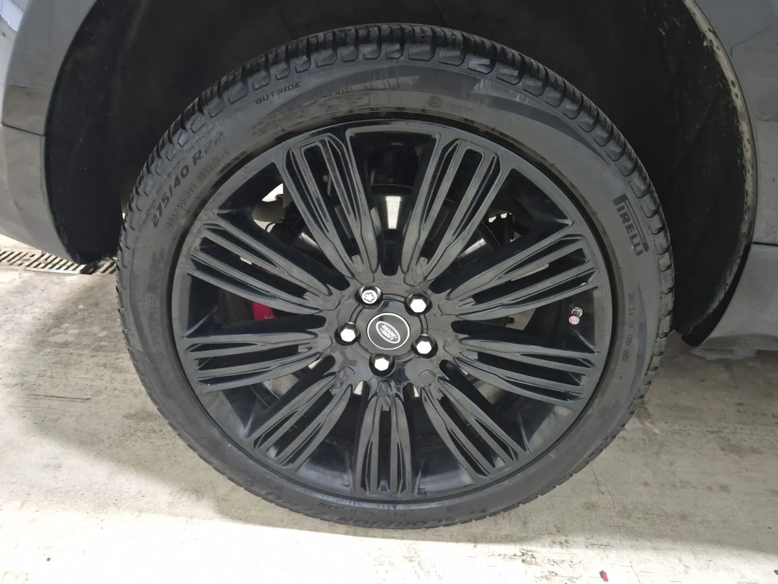 Right Rear Wheel/Tire Photo