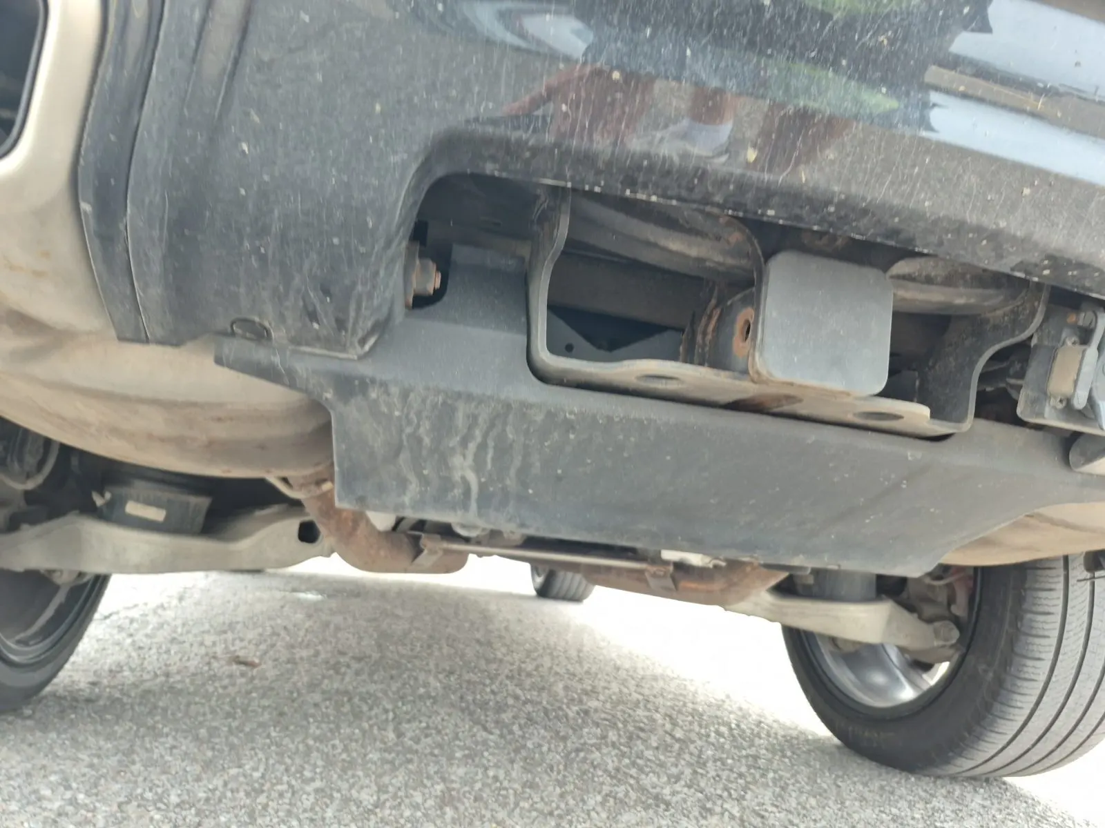 Undercarriage - Rear Photo