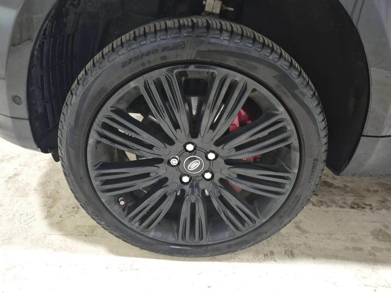 Front driver wheel/tire photo