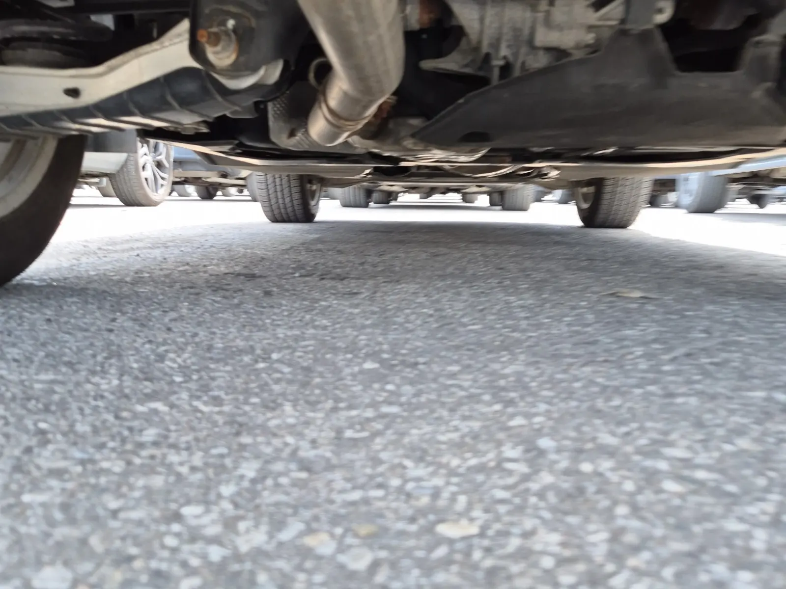 Undercarriage - Rear Photo