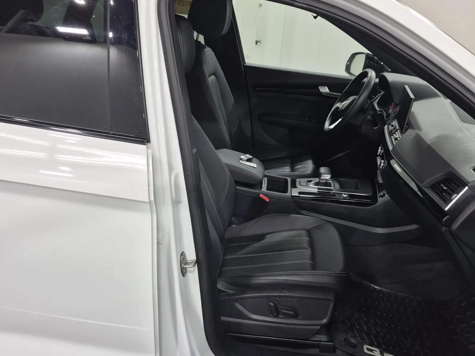 Right Side Interior Photo