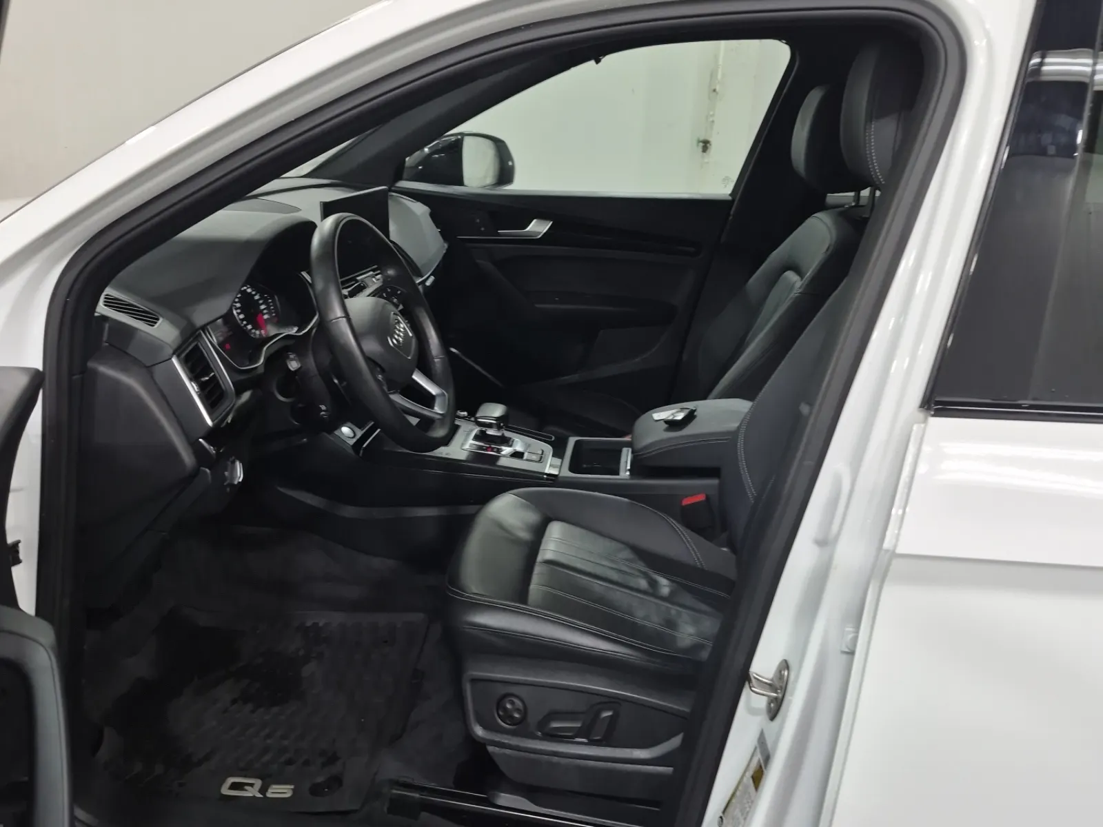 Front Interior Photo