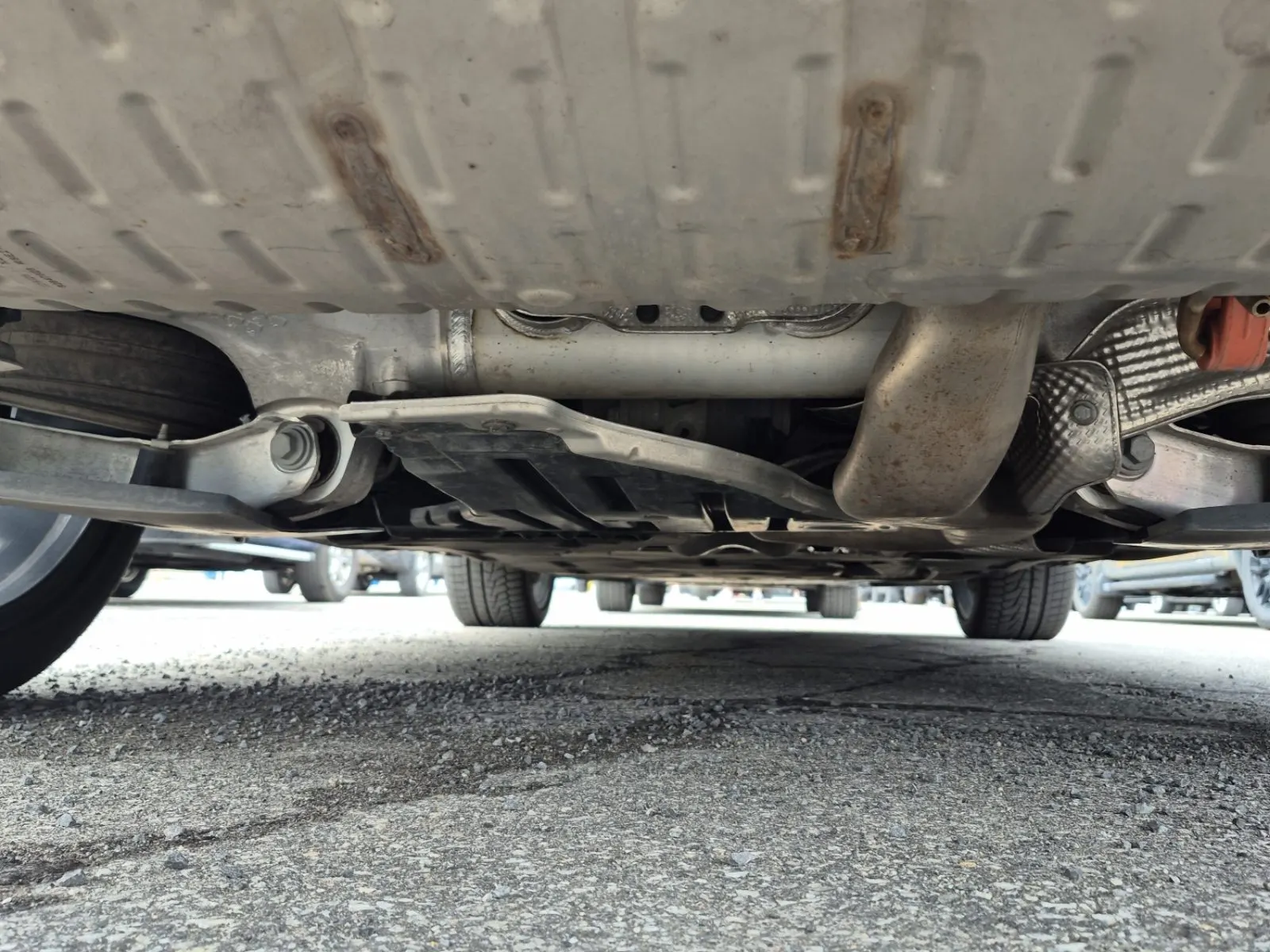 Undercarriage - Rear Photo