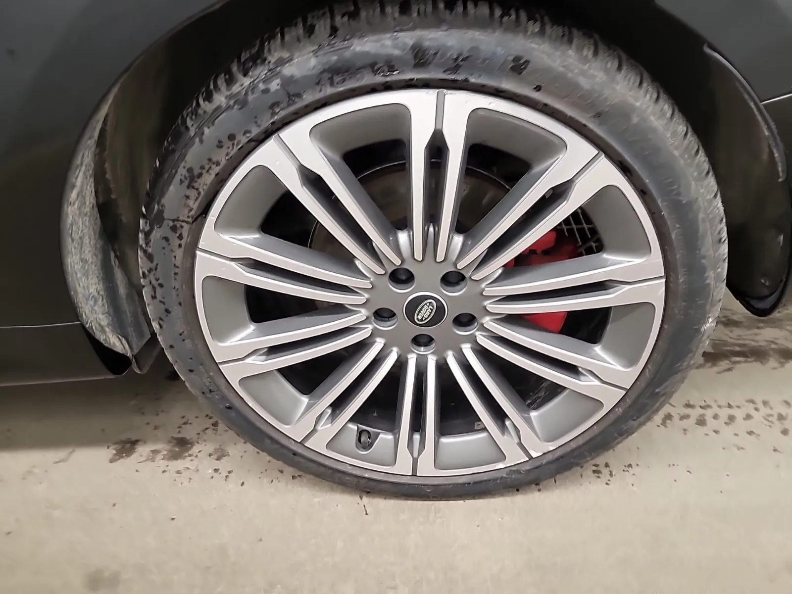 Left Rear Wheel/Tire Photo