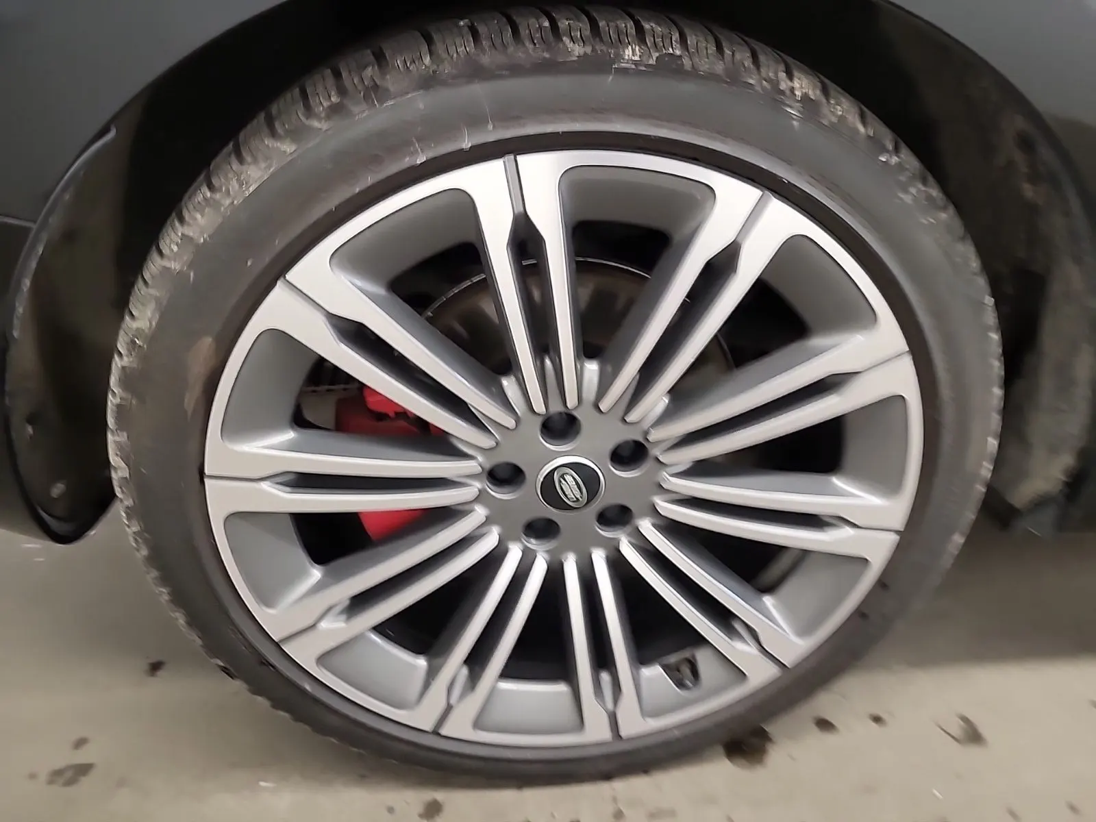 Right Rear Wheel/Tire Photo