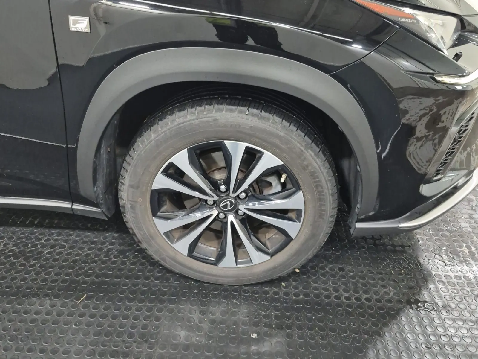 Right Front Wheel/Tire Photo