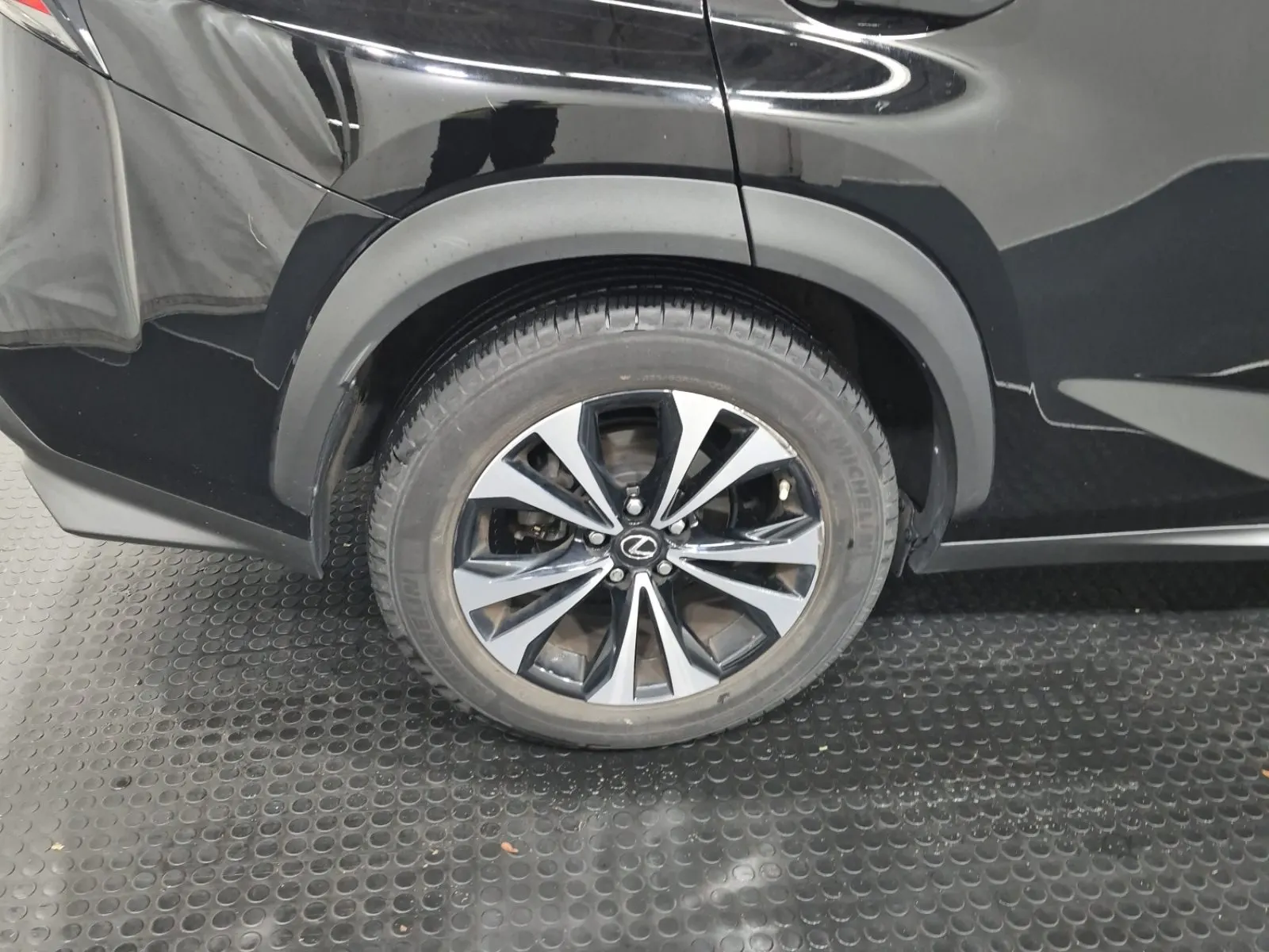 Right Rear Wheel/Tire Photo