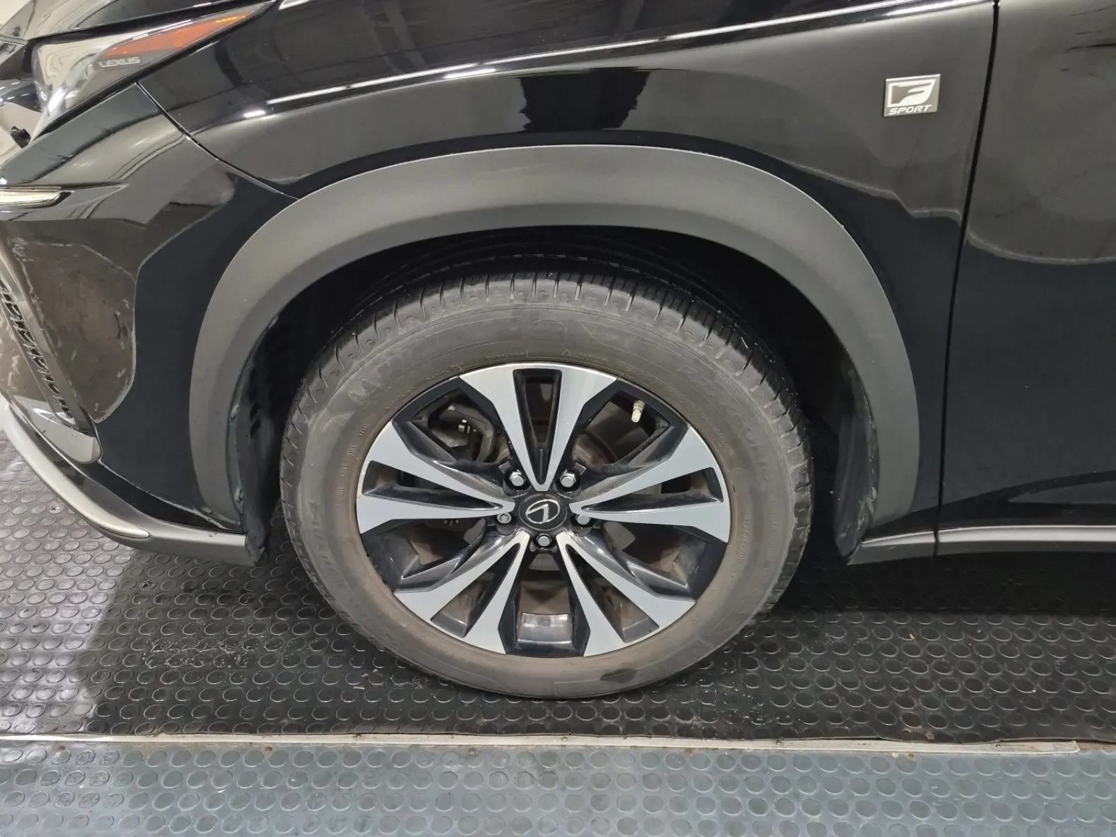 Front driver wheel/tire photo