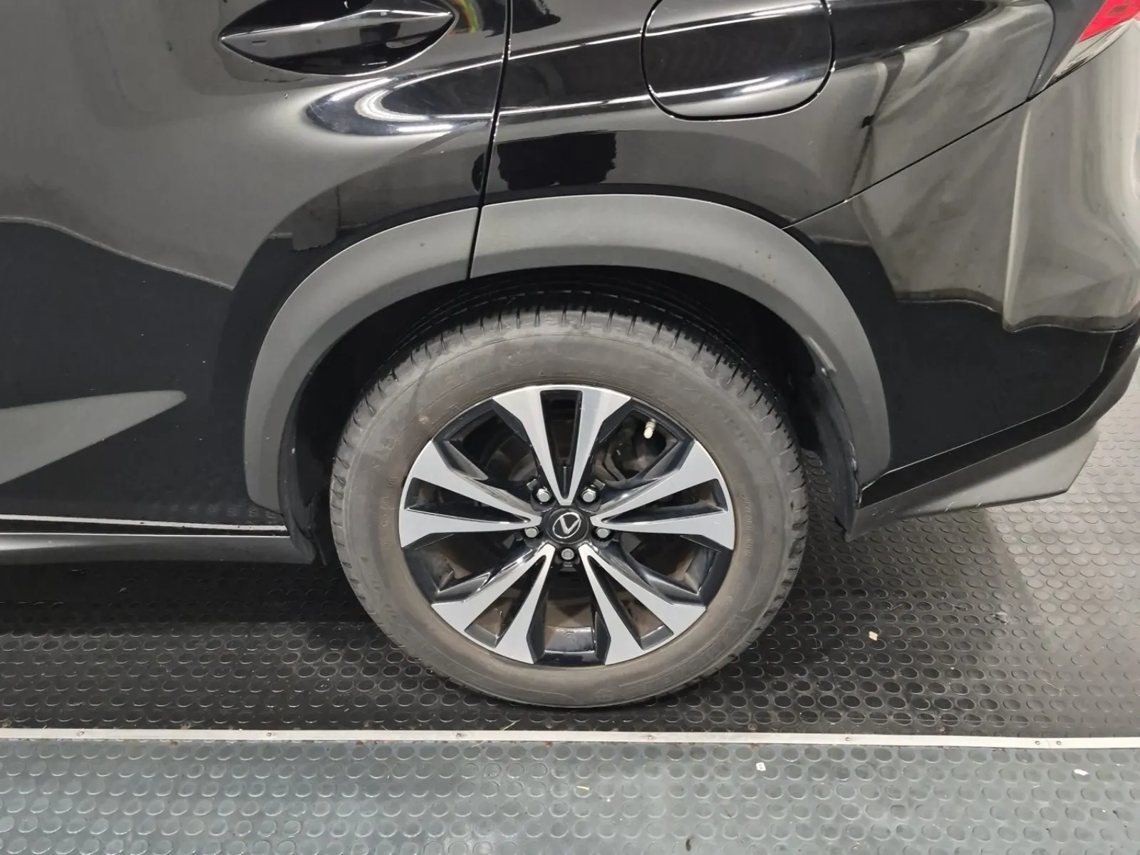 Left Rear Wheel/Tire Photo