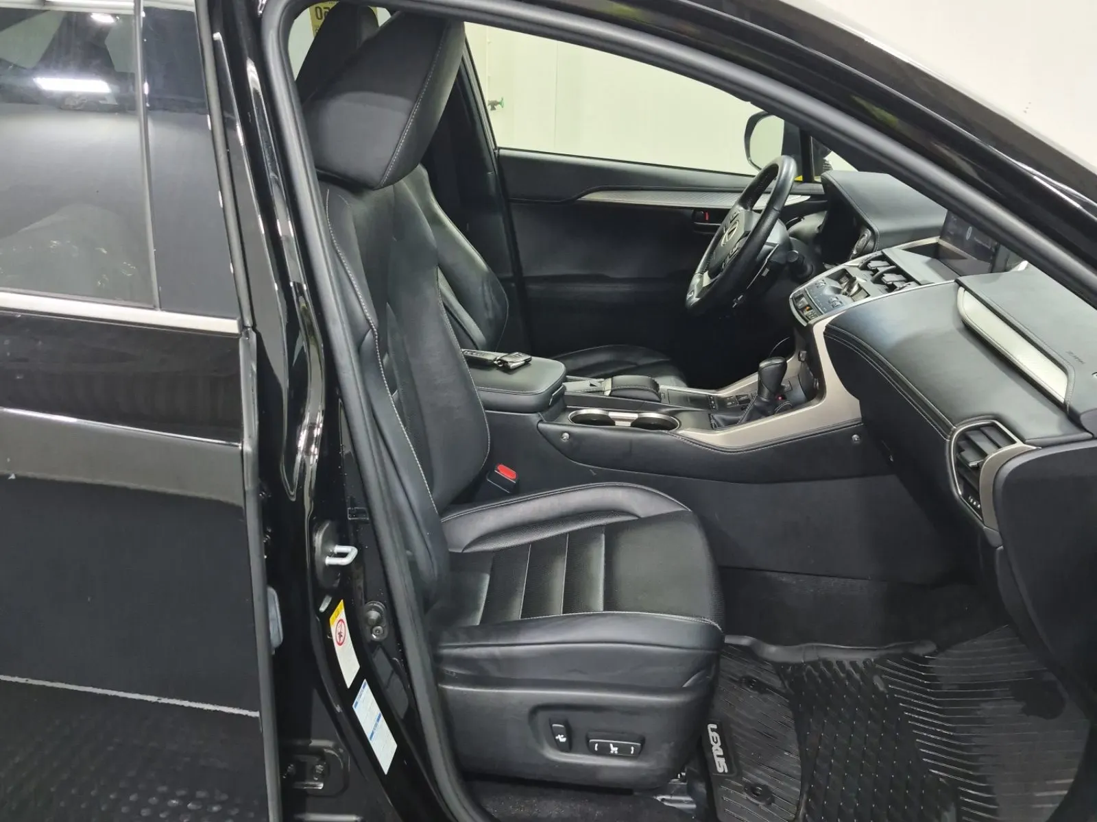 Right Side Interior Photo