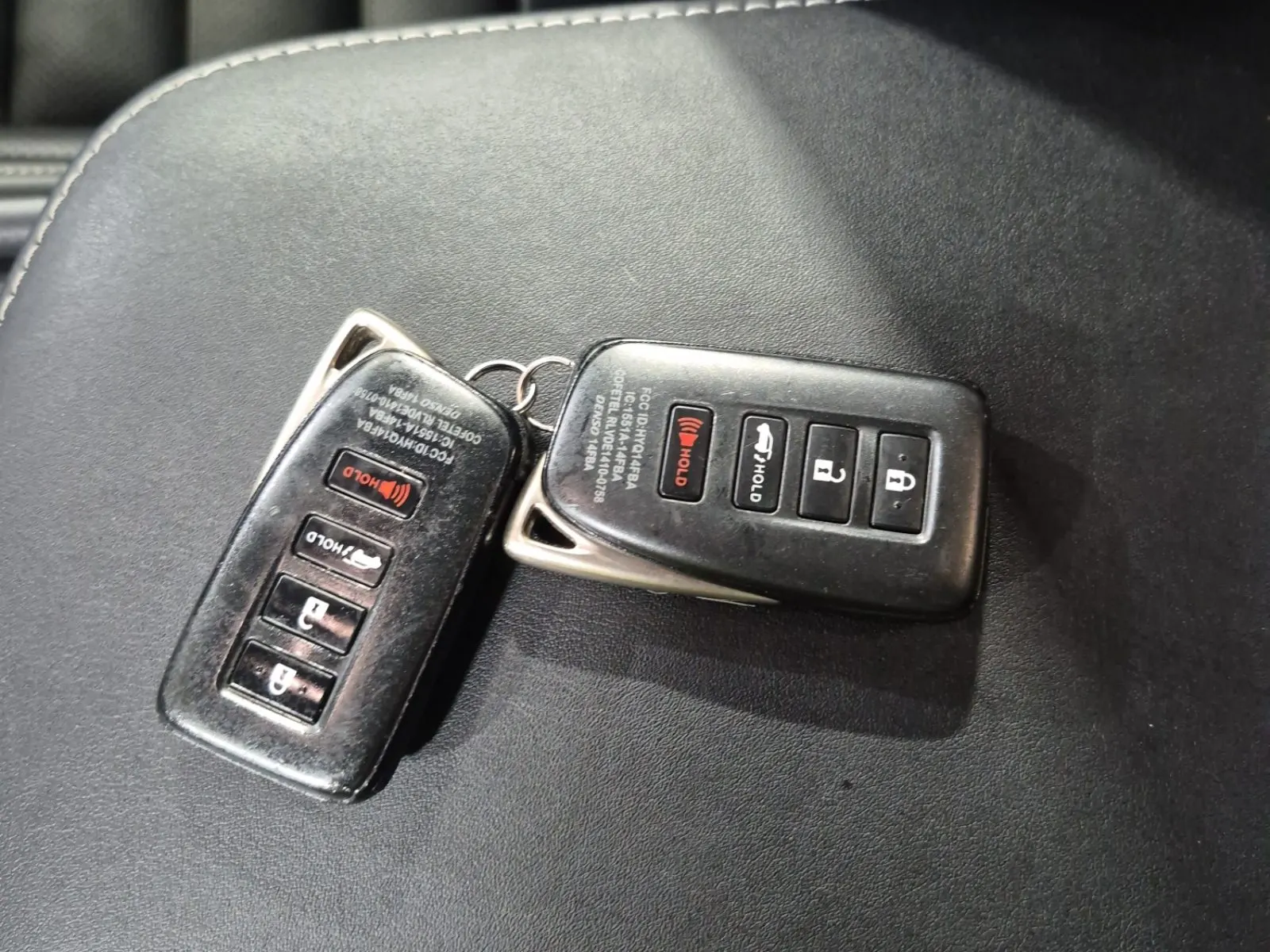 Keys/Fobs/Manual Photo