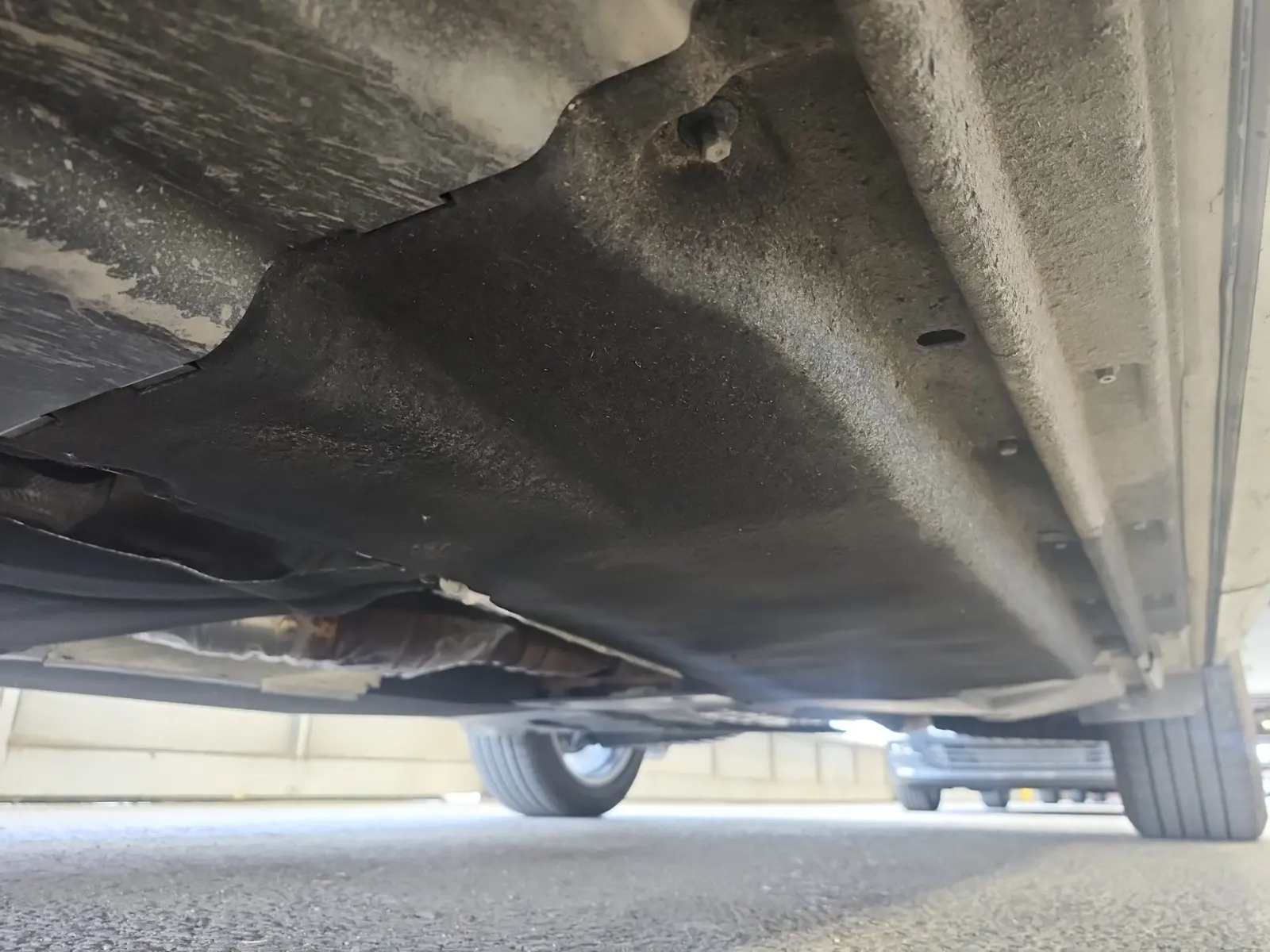 Undercarriage - Driver Photo