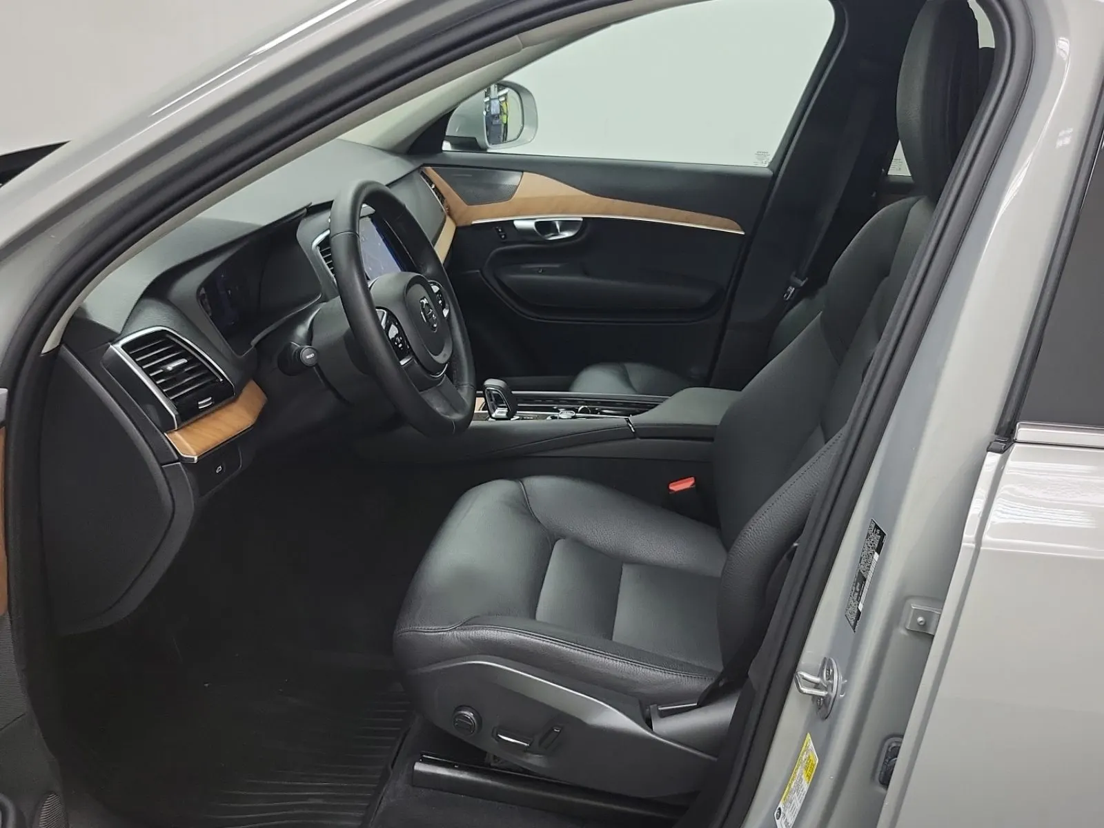 Front Interior Photo