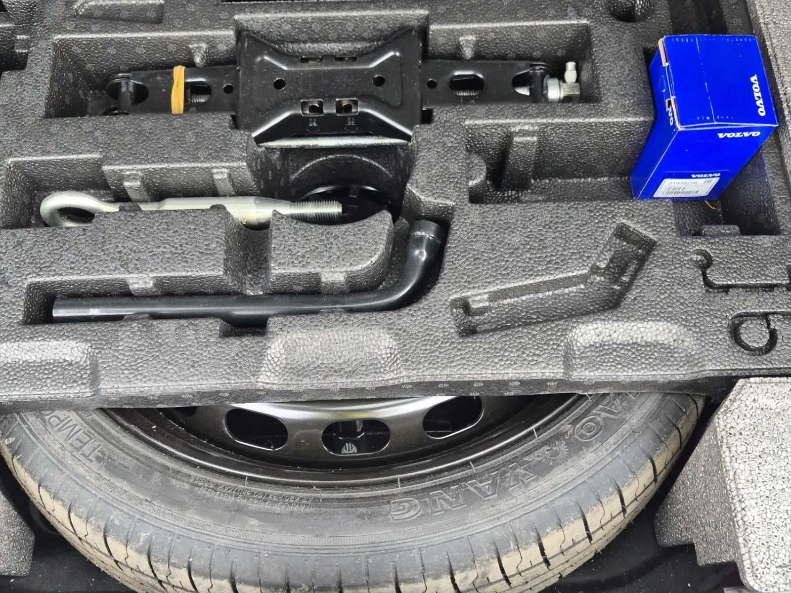 Spare Tire & Wheel Photo