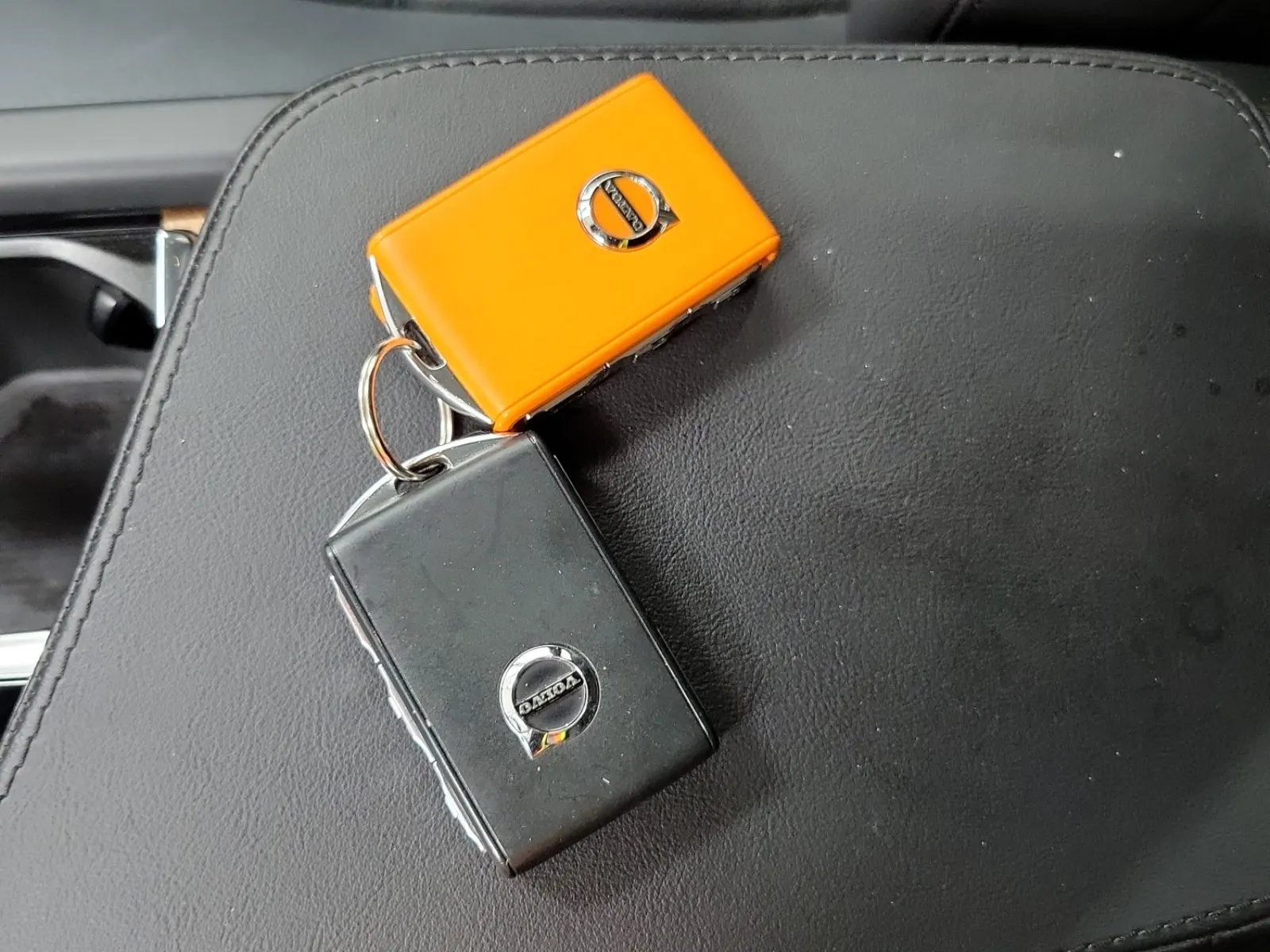 Keys/Fobs/Manual Photo