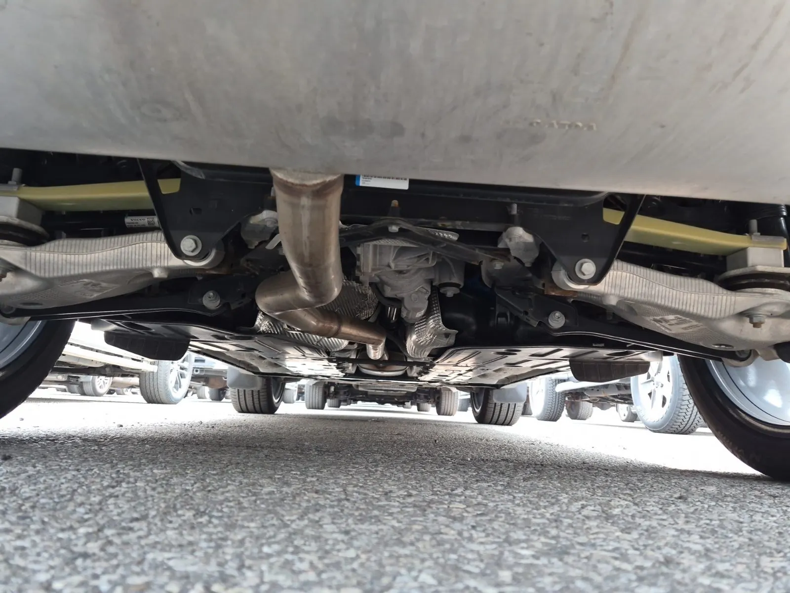 Undercarriage - Rear Photo