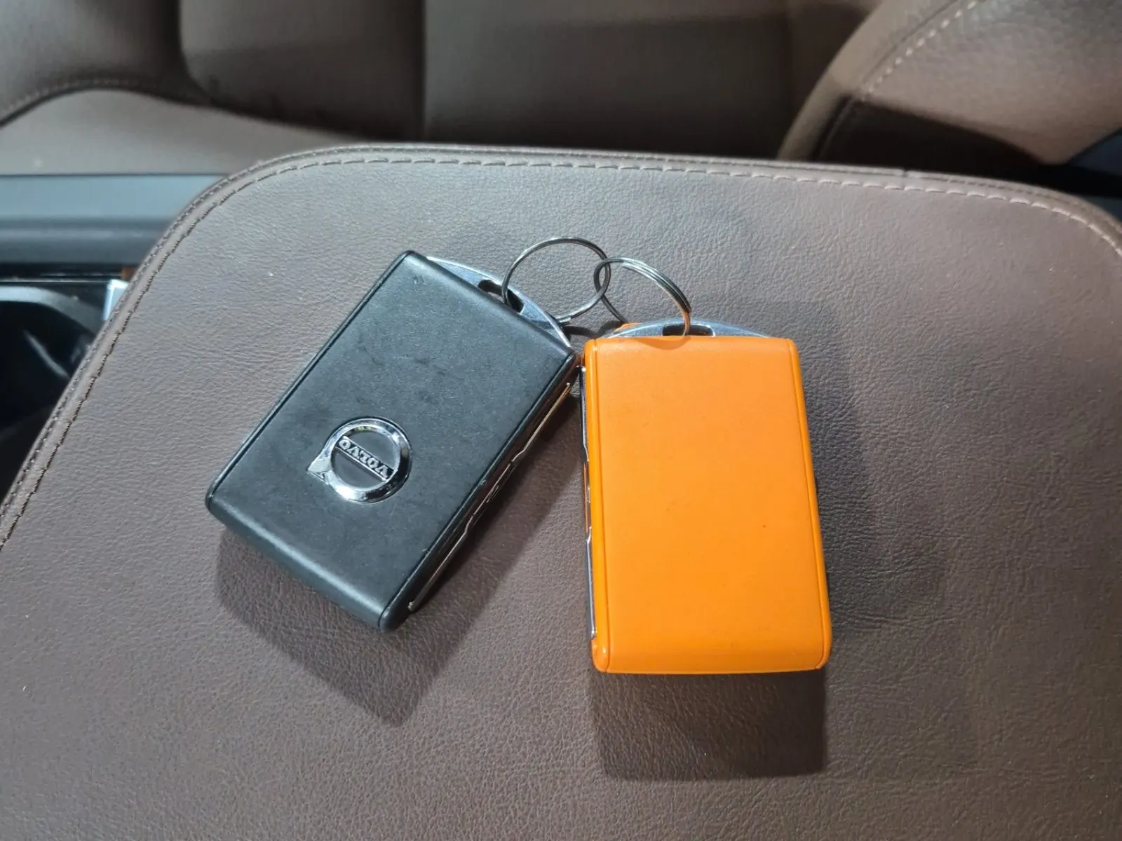 Keys/Fobs/Manual Photo