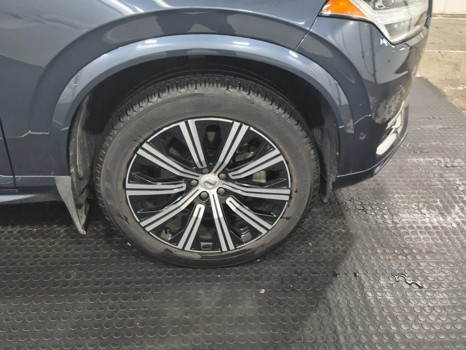 Right Front Wheel/Tire Photo