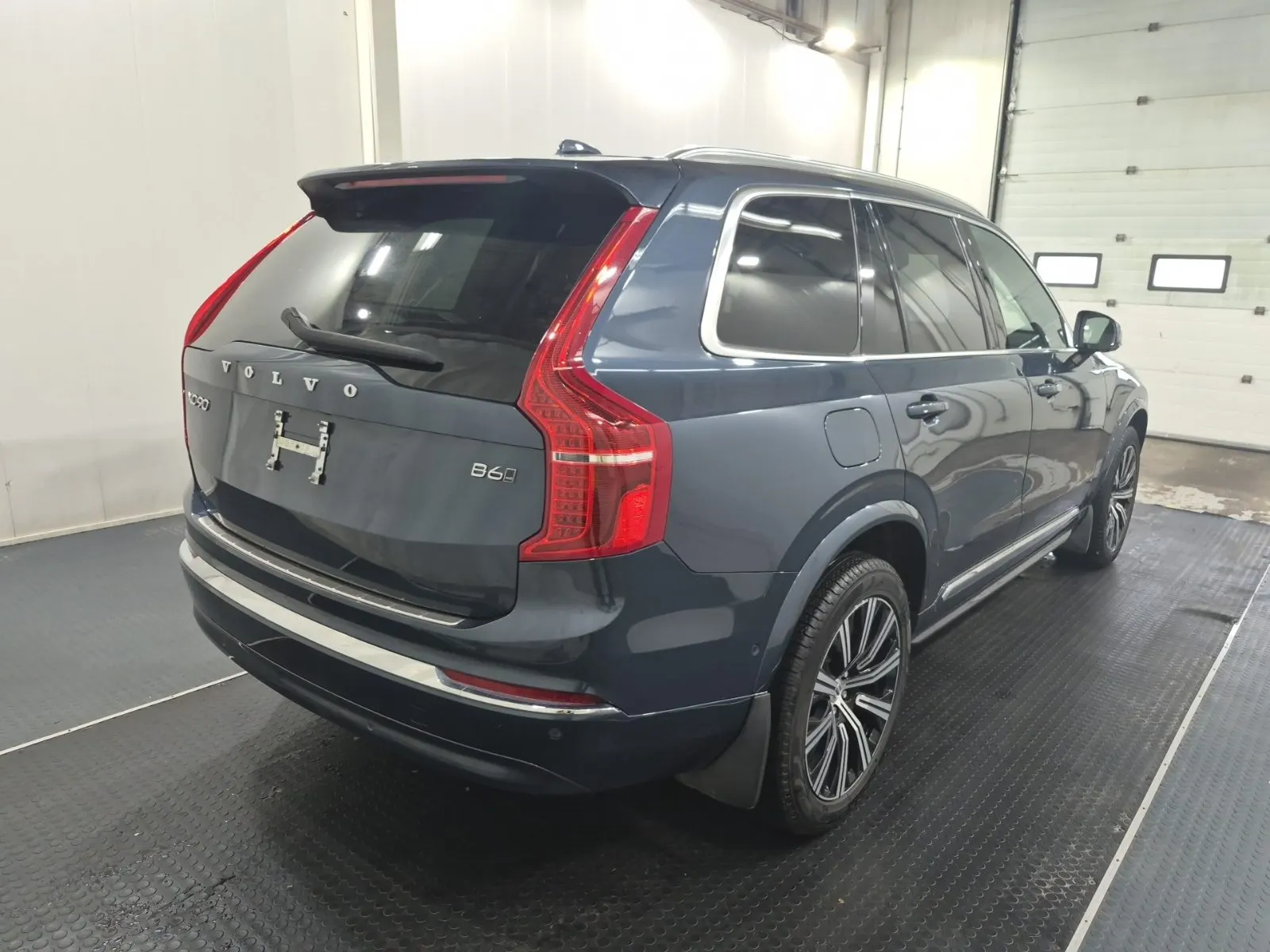 Passenger Rear 3/4 Photo