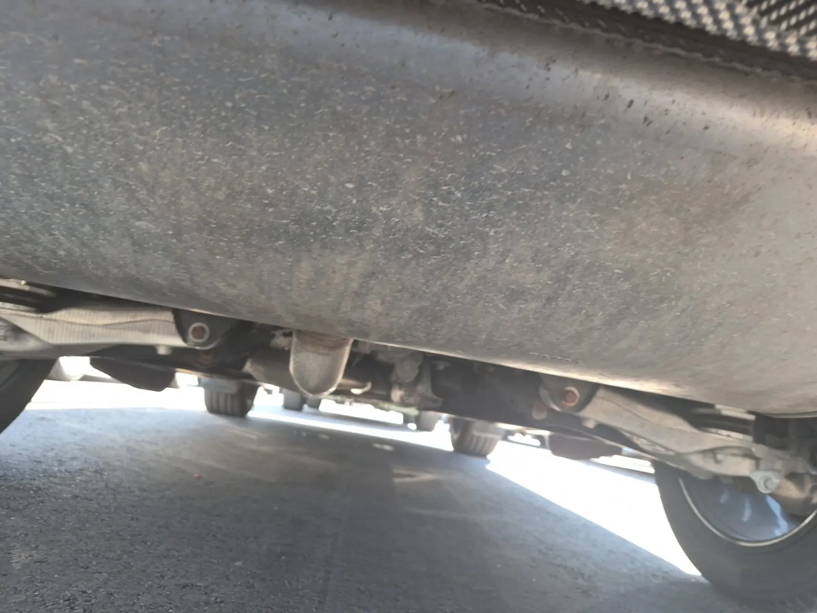 Undercarriage - Rear Photo
